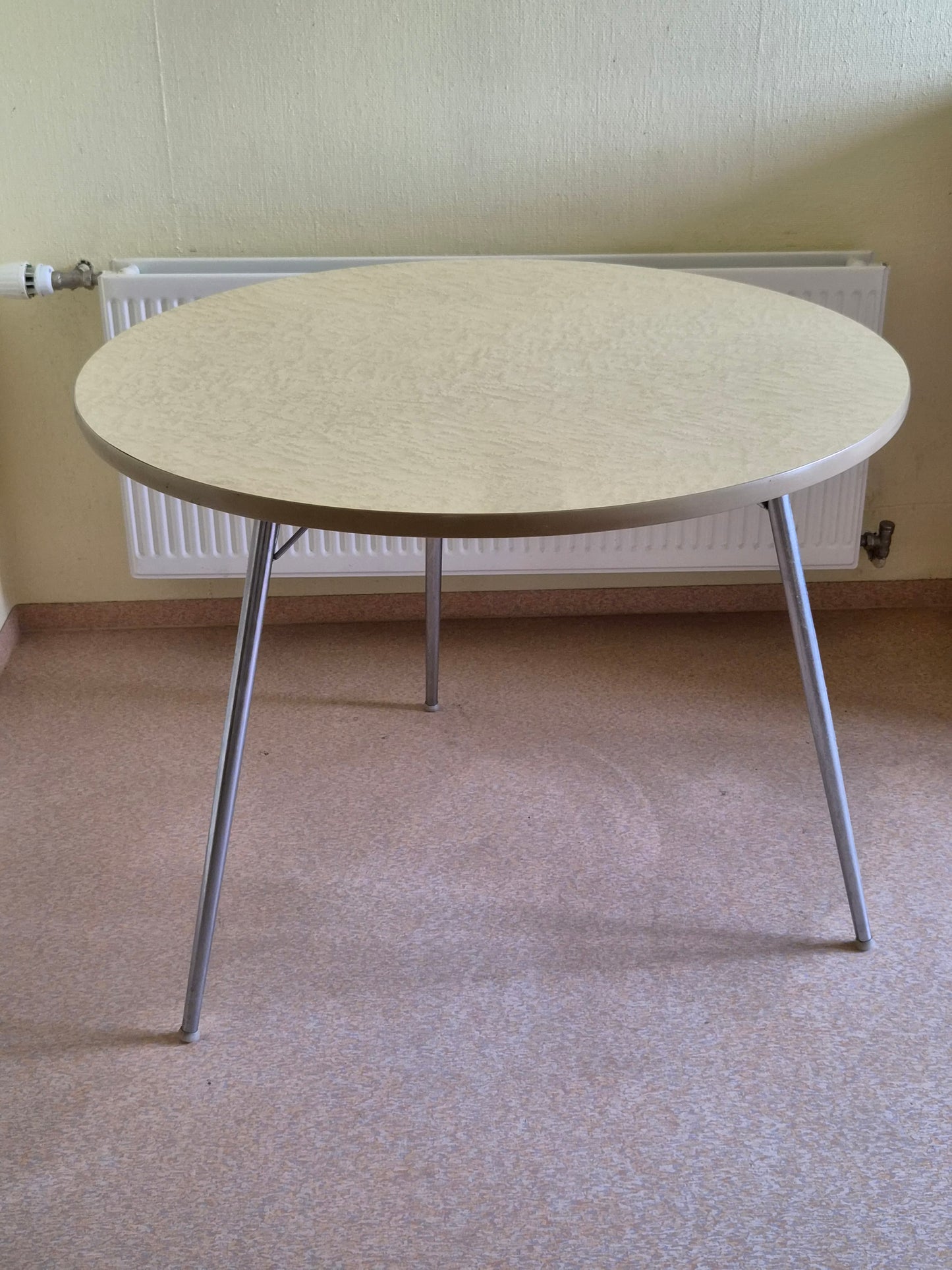 Vintage hringlaga eldhúsborð í skandinavískum stíl (1960-1980s), Ókunnur hönnuður