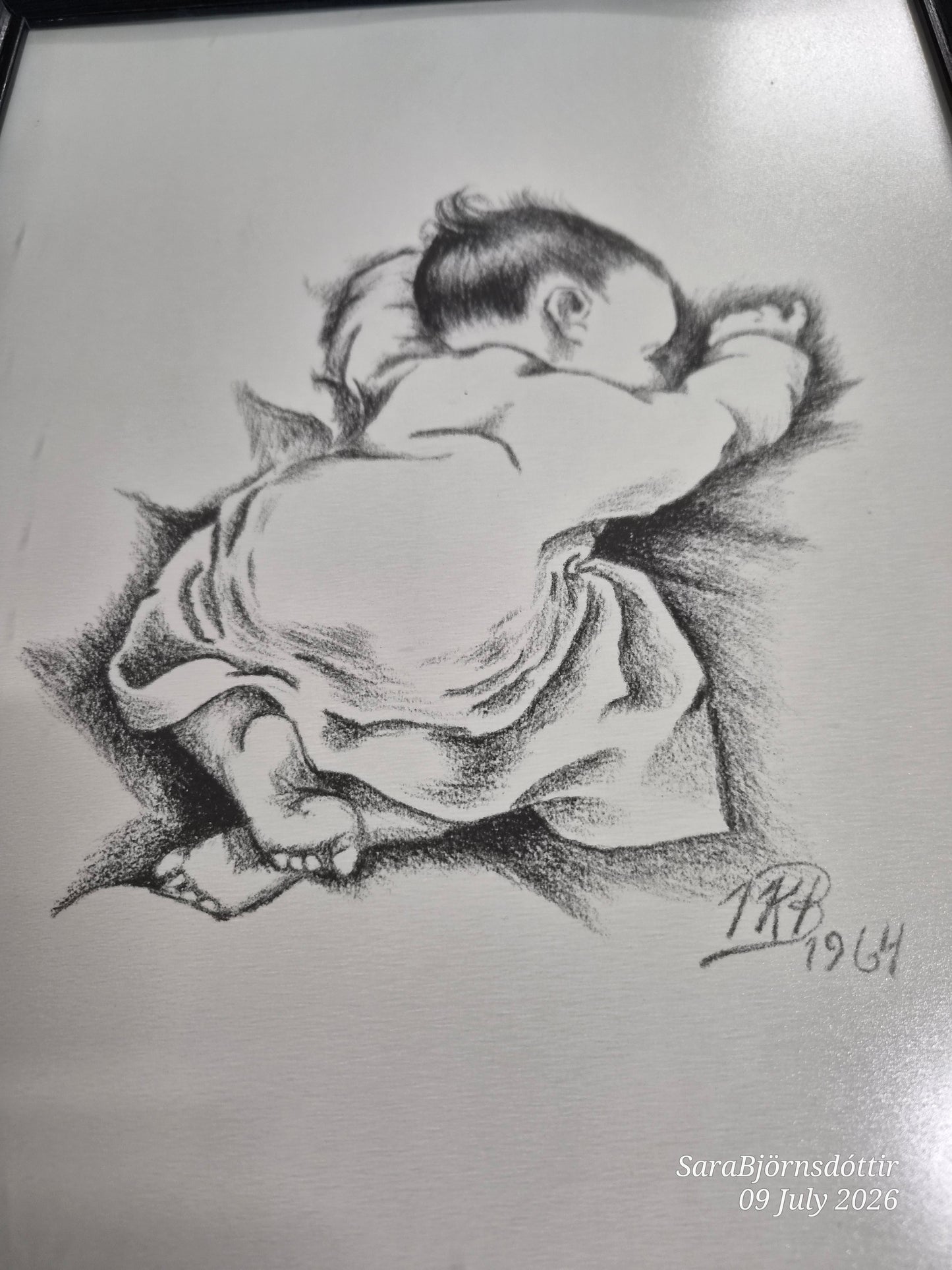 Sofandi ungabarn, blýantsteikning í ramma (1964), Ókunnur höfundur