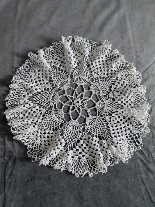 Heklaður hringlaga dúkur (handgerður)Ø30 cm, Ókunnur hönnuður