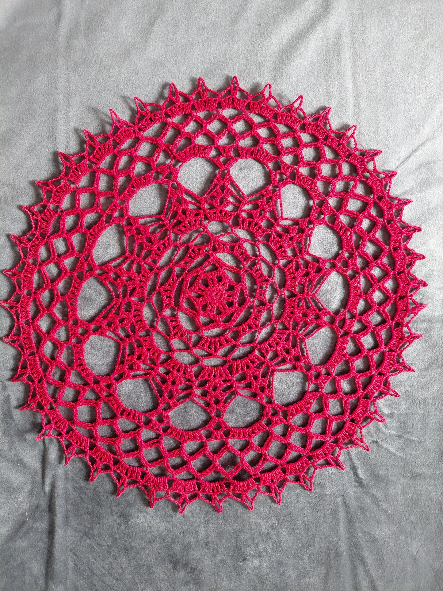 Heklaður hringlaga dúkur (handgerður)Ø41 cm, Ókunnur hönnuður