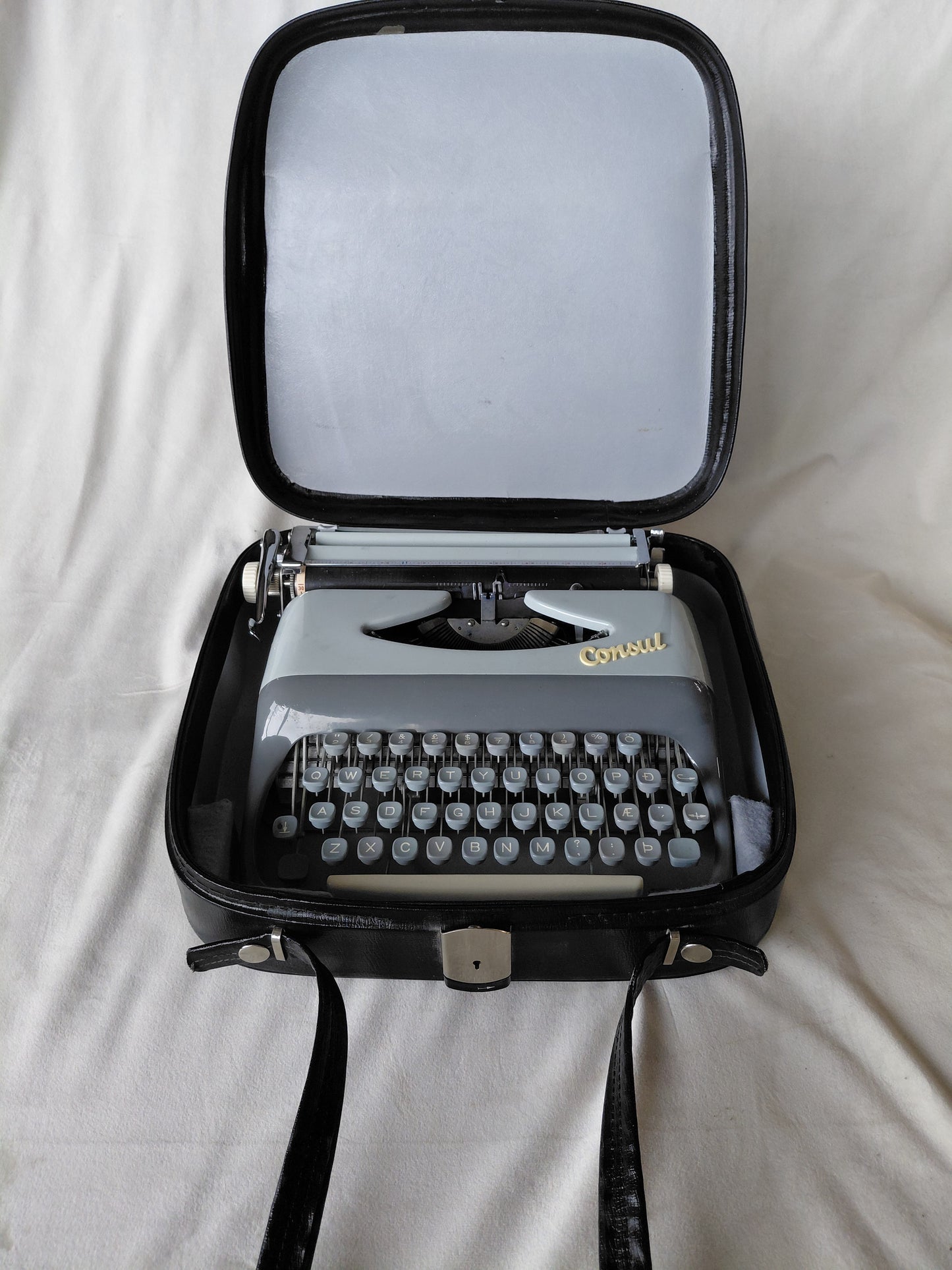 Ferðaritvél í tösku (1960s), Consul