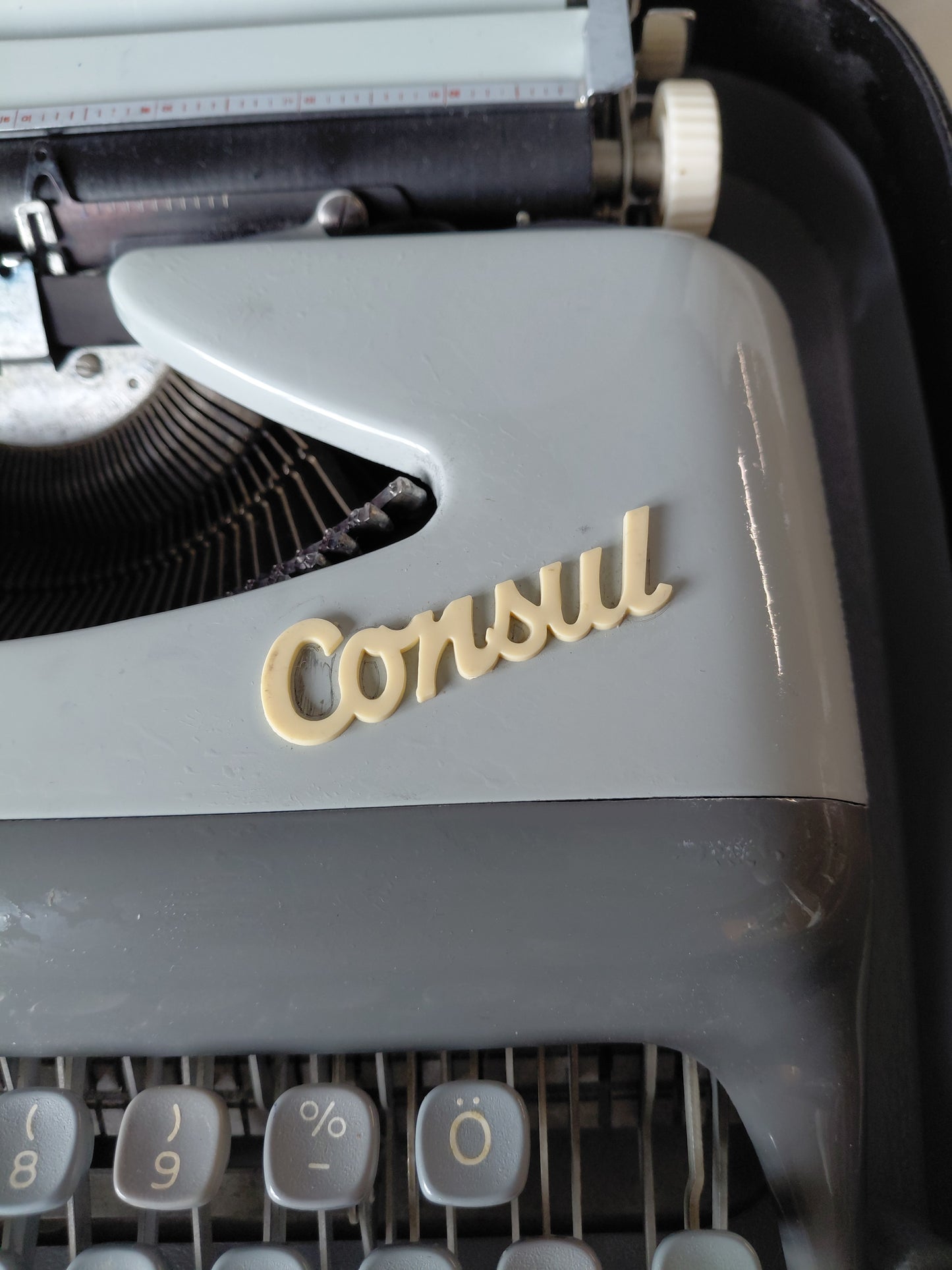 Ferðaritvél í tösku (1960s), Consul