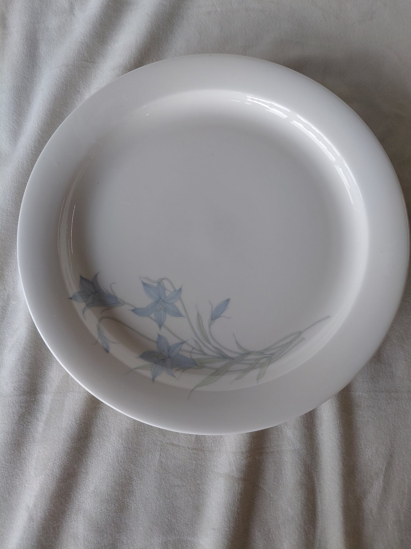 Postulíns matardiskar Ø26 cm ""Arctica Sinikello/Bluebell" línan (seljast stakir), Arabia (Finland)