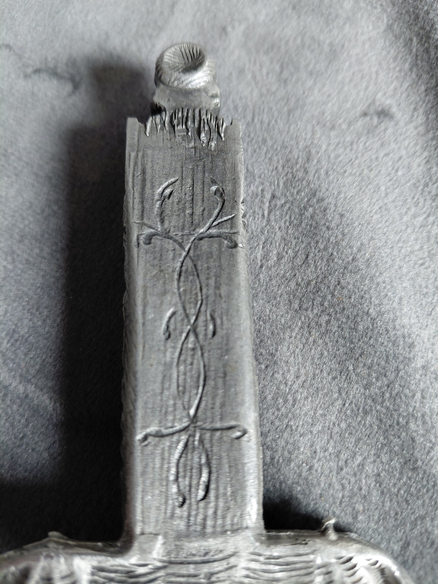 Bréfahnífur gothic (1993)