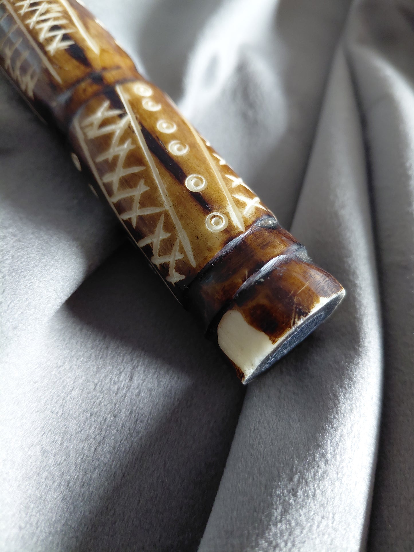 Handgerður flöskuopnari ("batik")