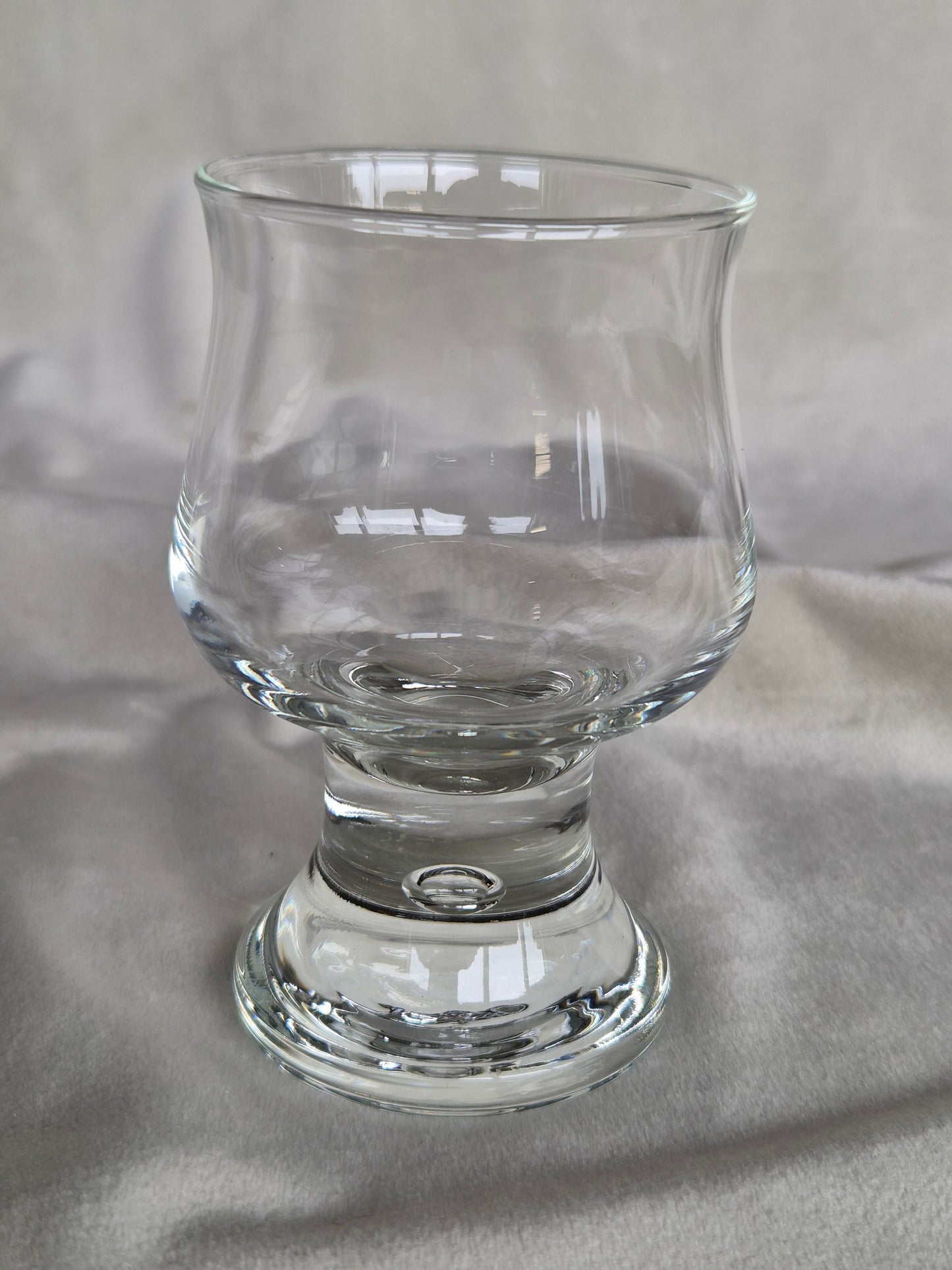 Glas "Hunter bubble stem" línan eftir Denise Larcombe, Crown Corning