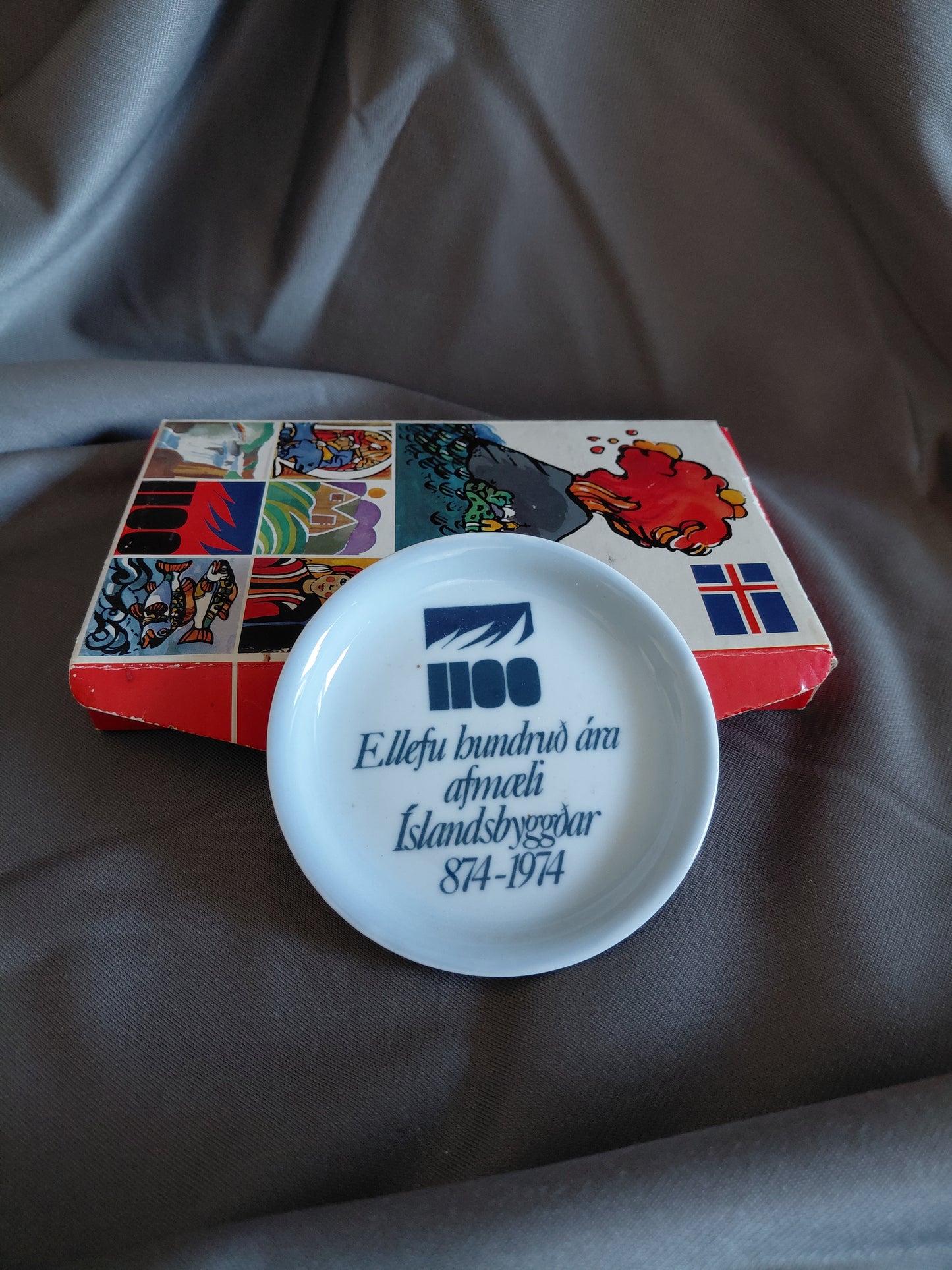 Veggplatti Ellefu hundruð ára afmæli Íslandsbyggðar 874-1974, Bing & Gröndahl