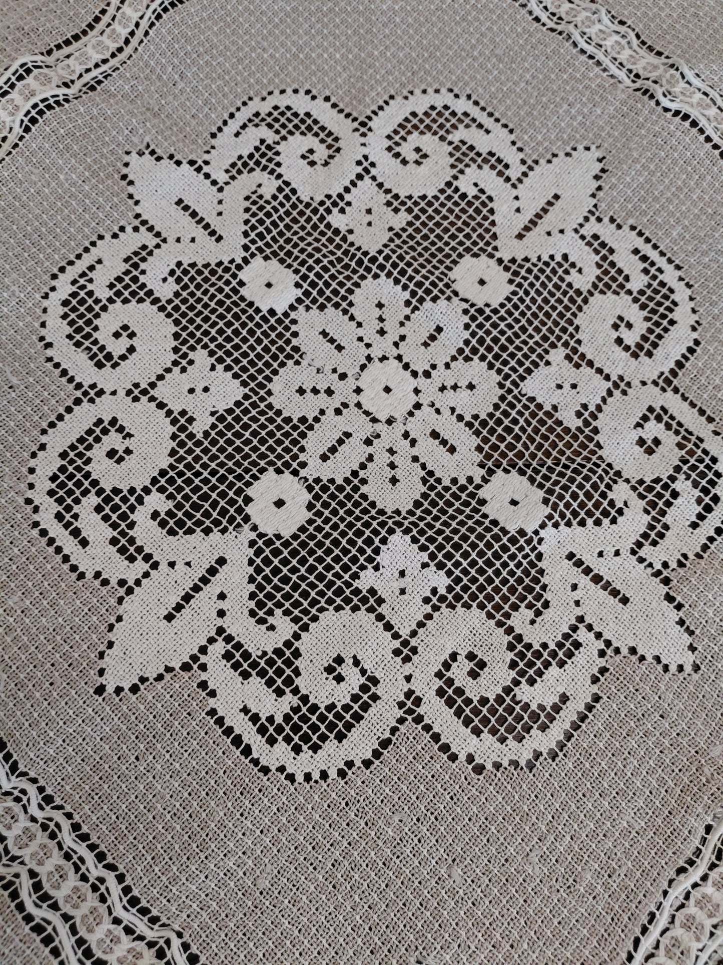 Vintage blúndu borðdúkur 100x105 cm
