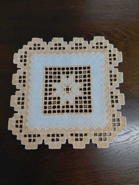 Lítill dúkur "Hardanger" munstur (24x24 cm)