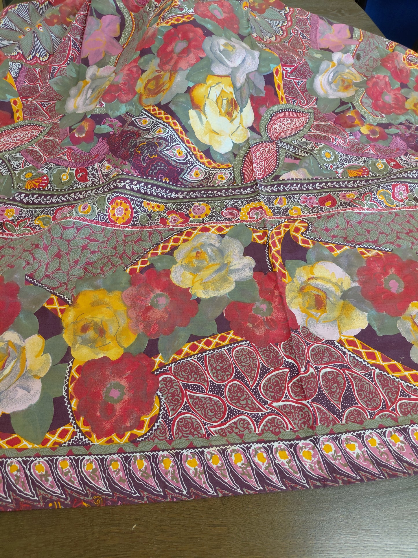 Stór dúkur með blómamunstri (260x180 cm), Granfoulard