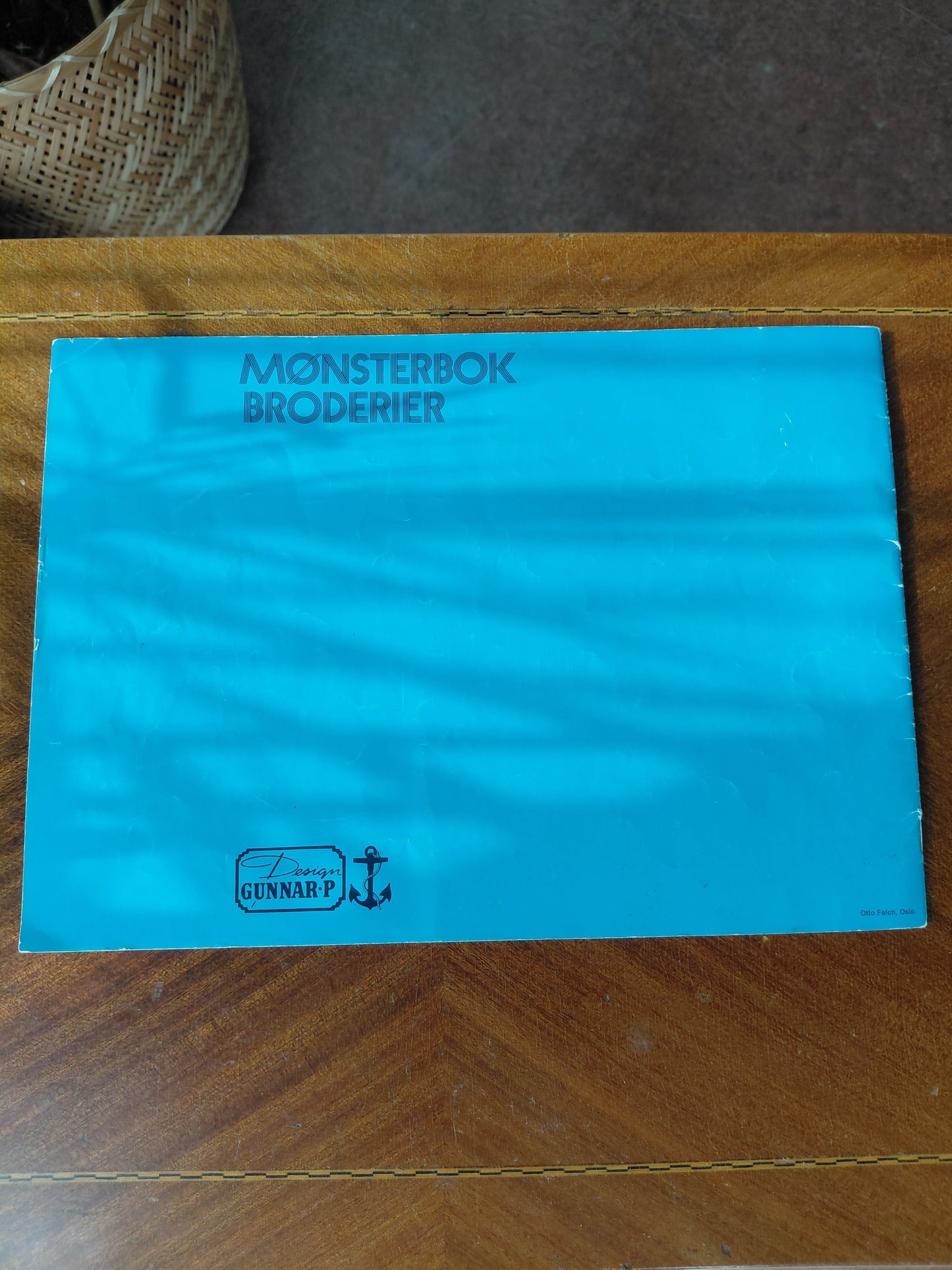 Útsaumsuppskriftir  Mønsterbok Broderier  (1980s)