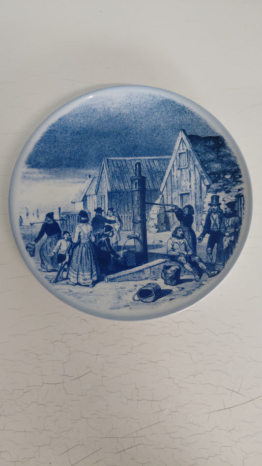 Veggplatti "Vatnspósturinn Aðalstræti 1836", Gler & Postulín hf.