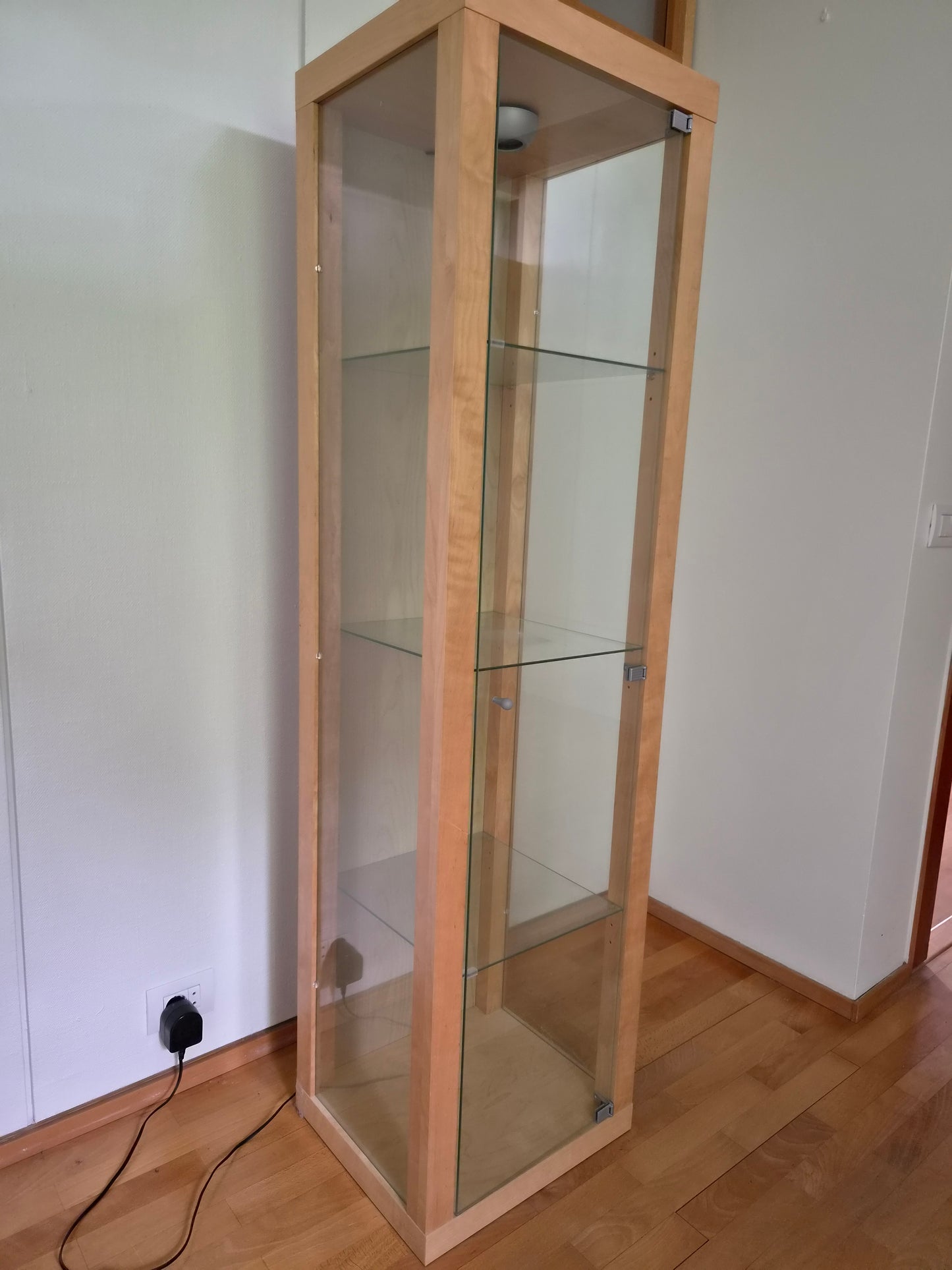 Vintage glerskápur Nartorp eftir  Tord Björklund (2001), Ikea