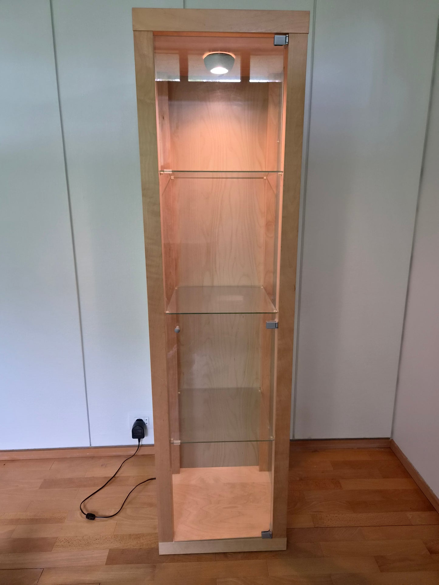 Vintage glerskápur Nartorp eftir  Tord Björklund (2001), Ikea