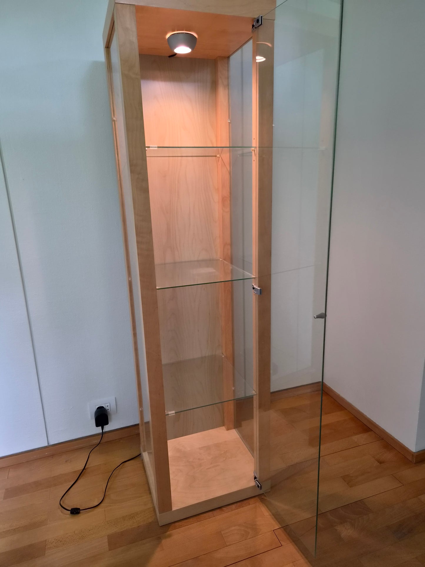 Vintage glerskápur Nartorp eftir  Tord Björklund (2001), Ikea