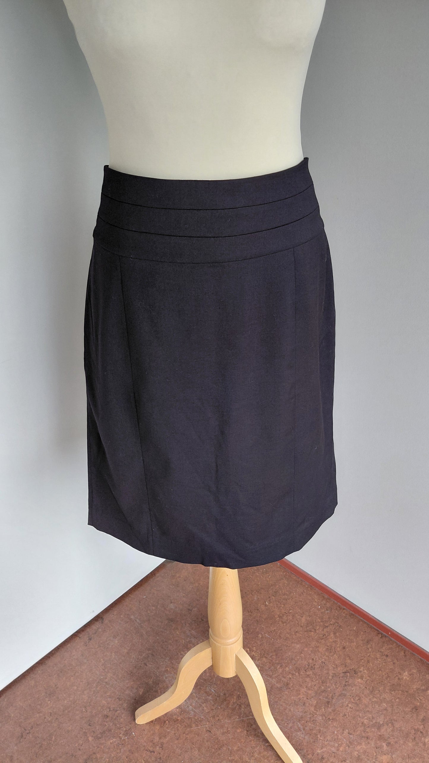 Hnésítt pils, EUR 44, H&M