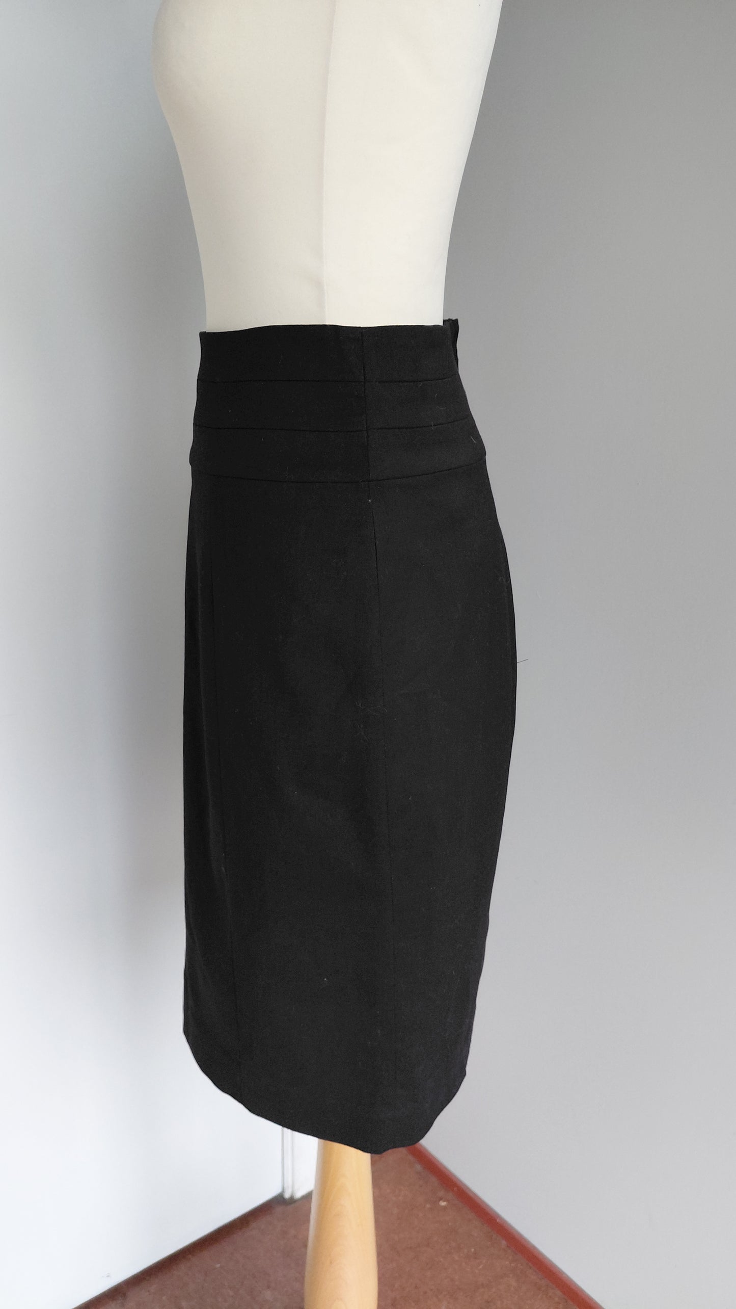 Hnésítt pils, EUR 44, H&M