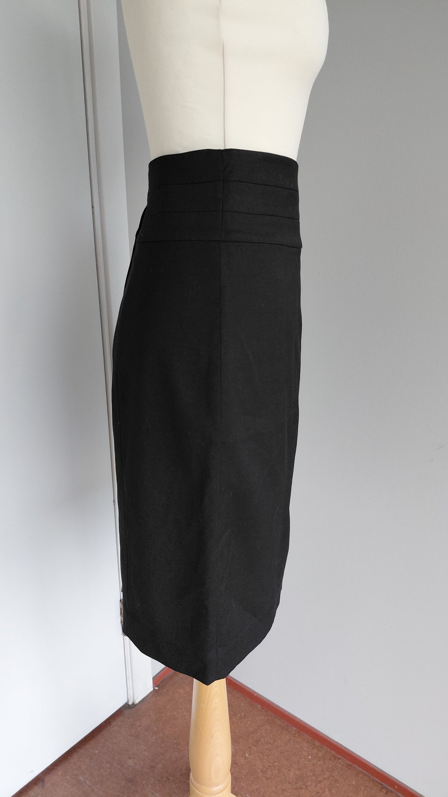 Hnésítt pils, EUR 44, H&M
