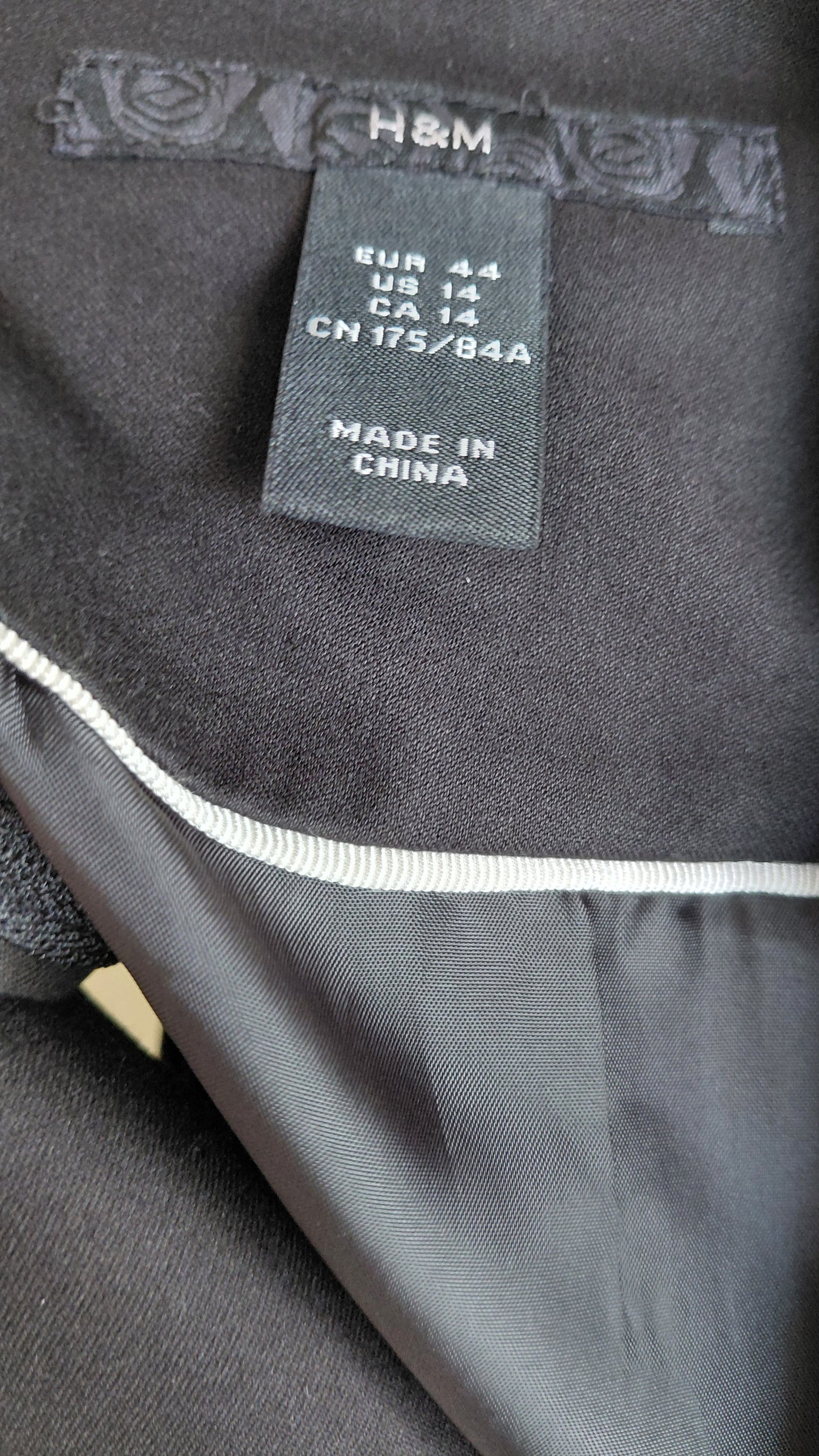 Hnésítt pils, EUR 44, H&M