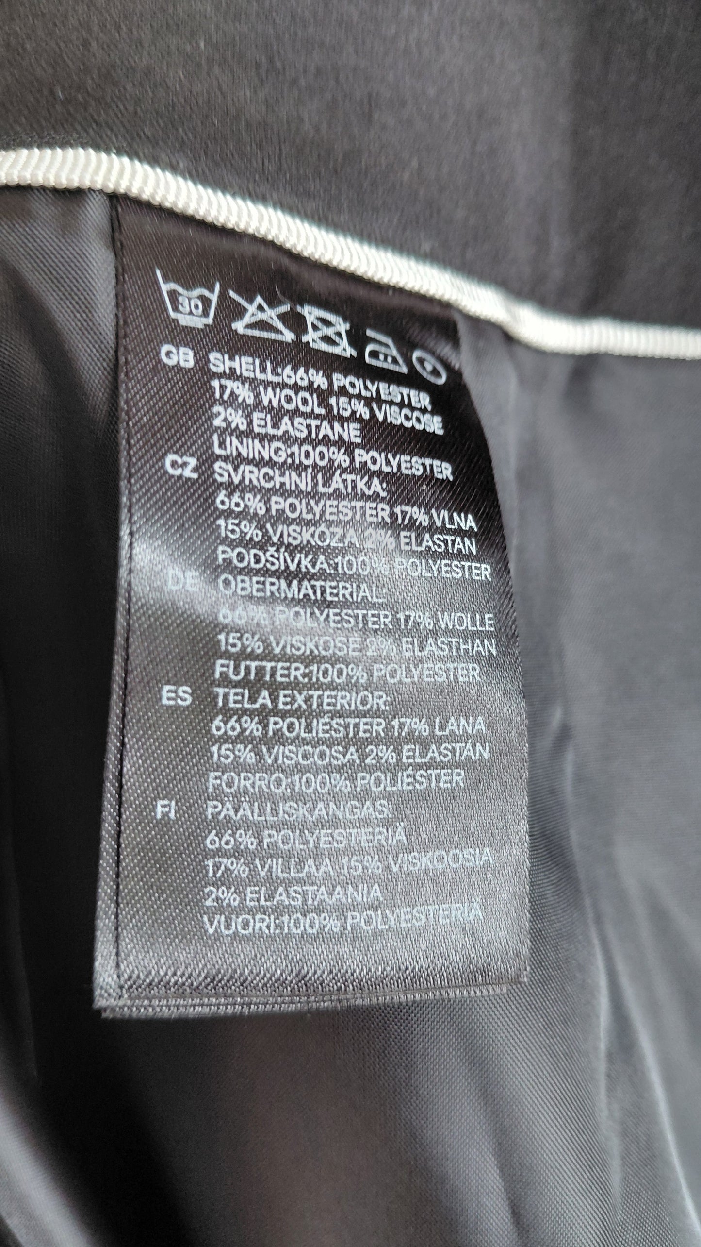 Hnésítt pils, EUR 44, H&M
