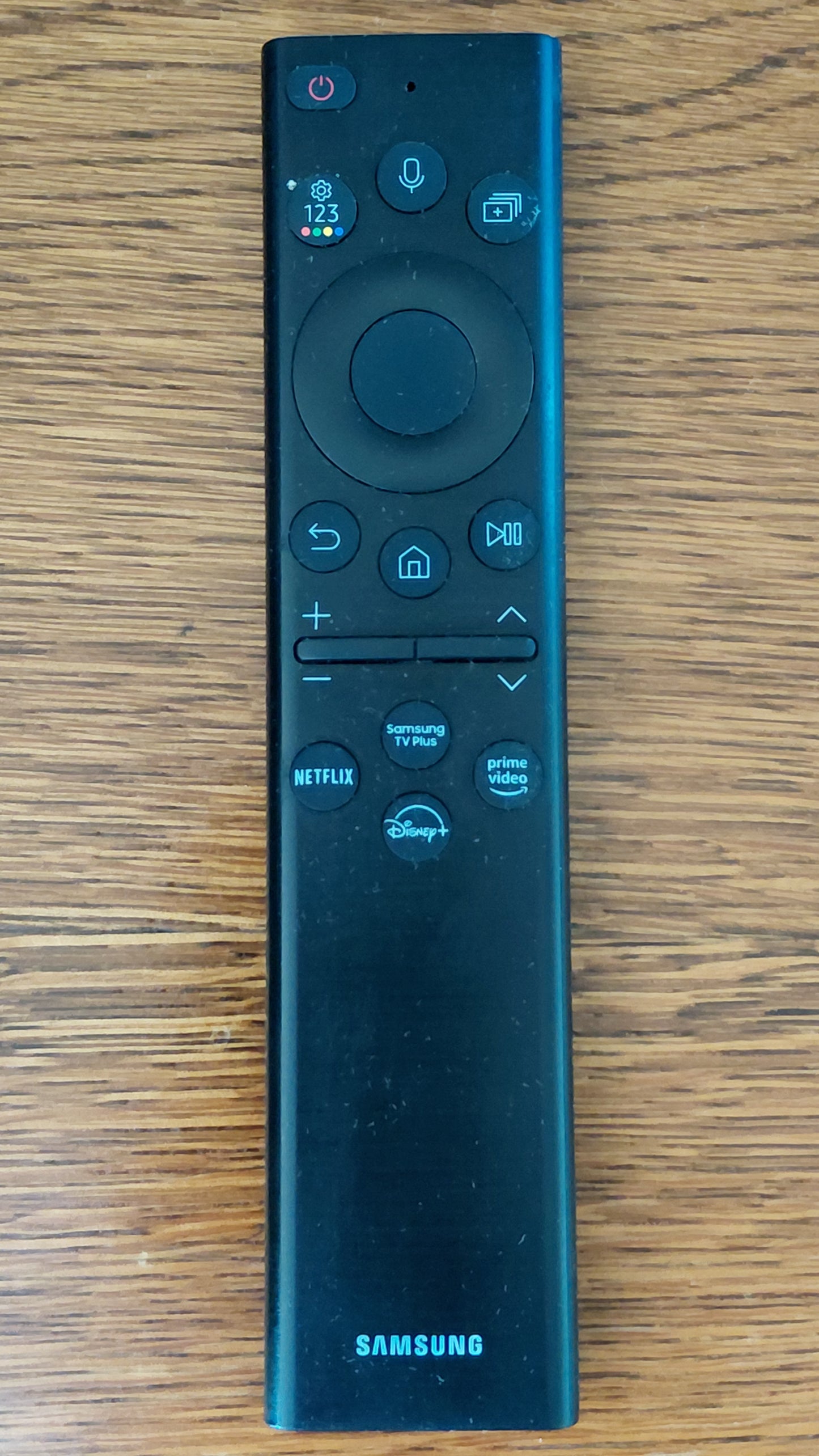 65" Snjallsjónvarp Samsung Crystal UHD (2022), Samsung
