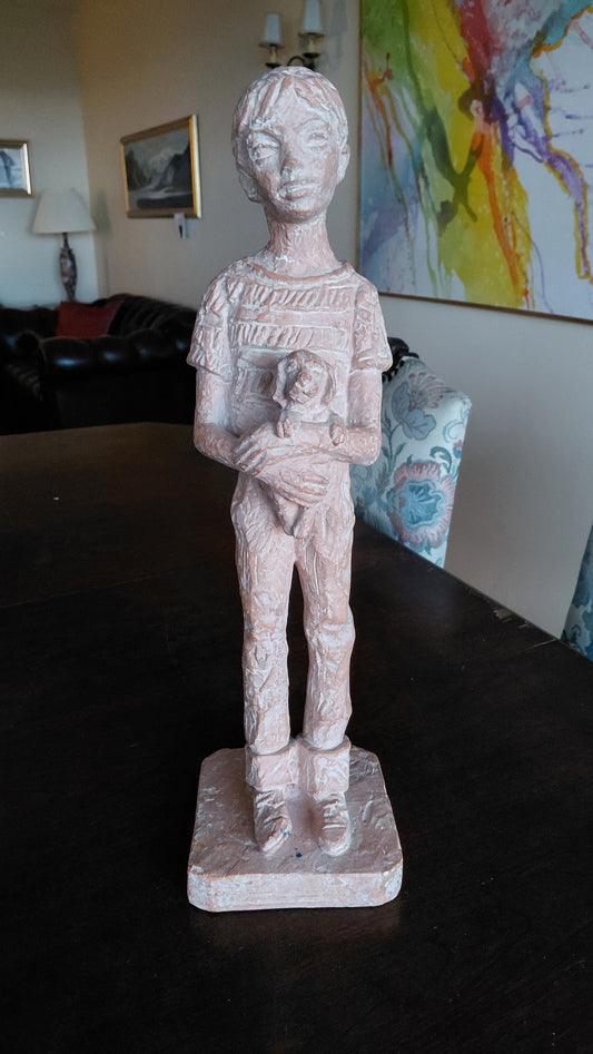 Stór stytta af dreng með hundi (h 50 cm)