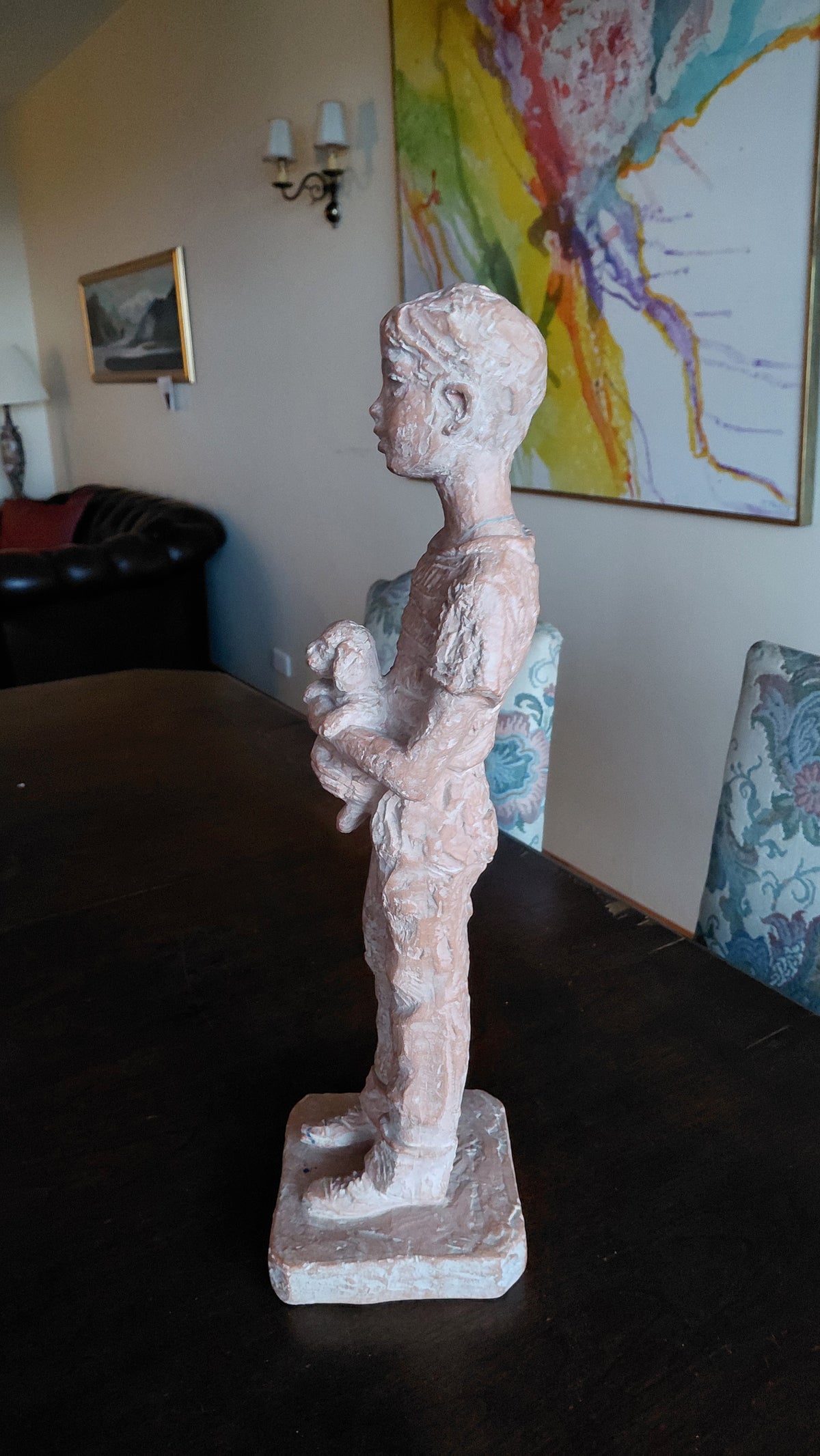Stór stytta af dreng með hundi (h 50 cm)