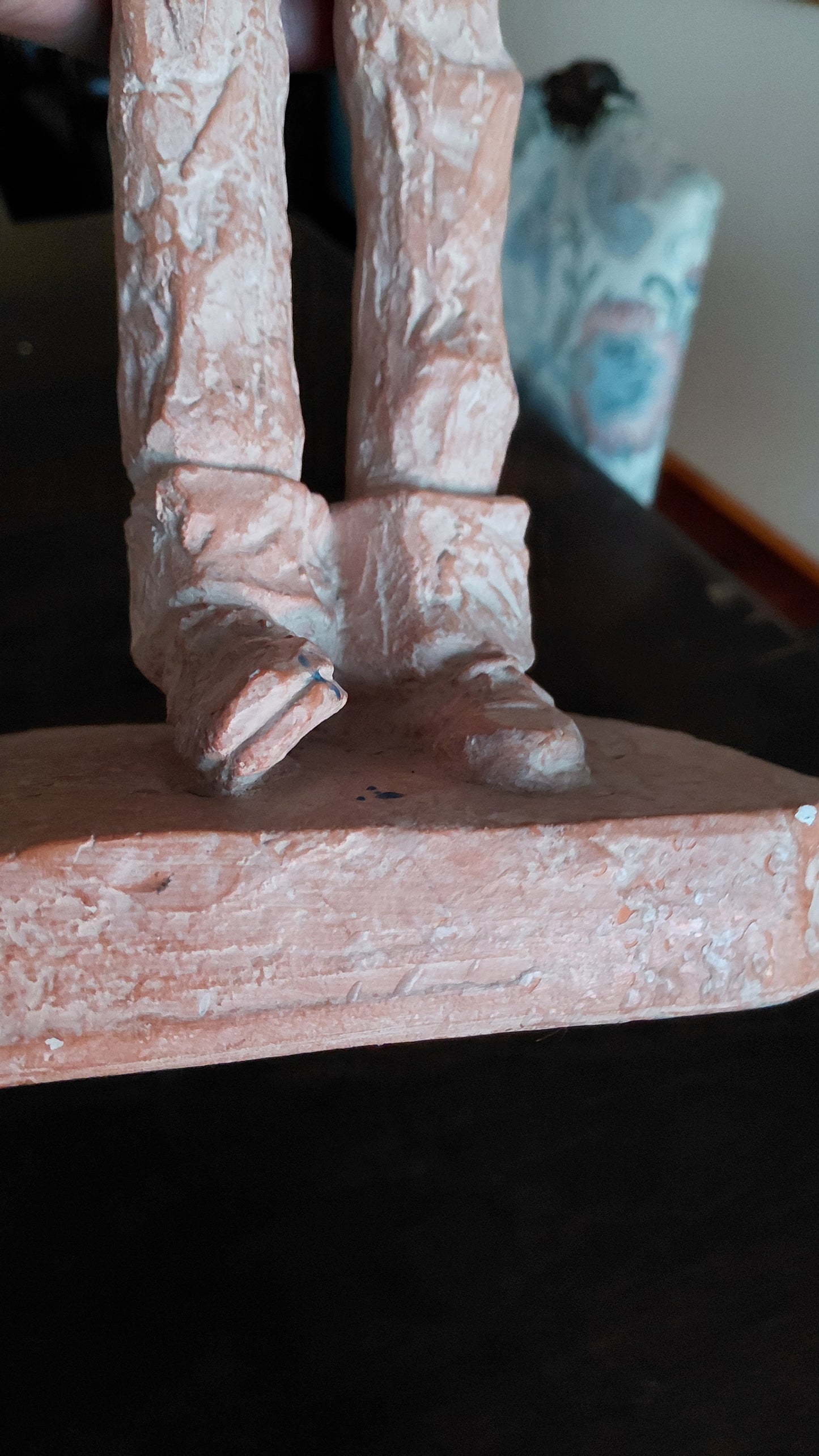 Stór stytta af dreng með hundi (h 50 cm)