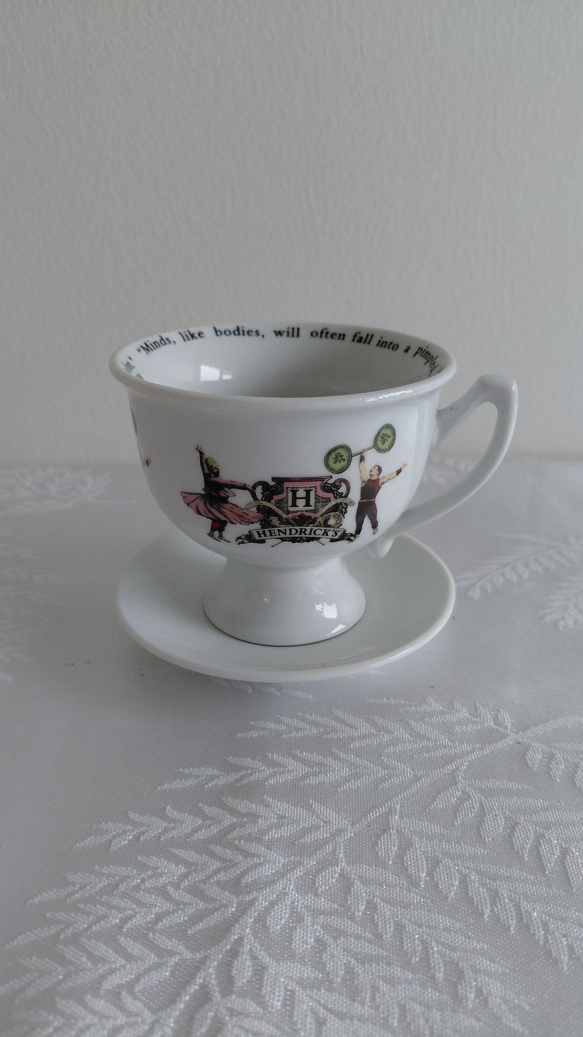 Breskur tebolli með undirskál með Charles Dickens þema,  Hendrick's Gin