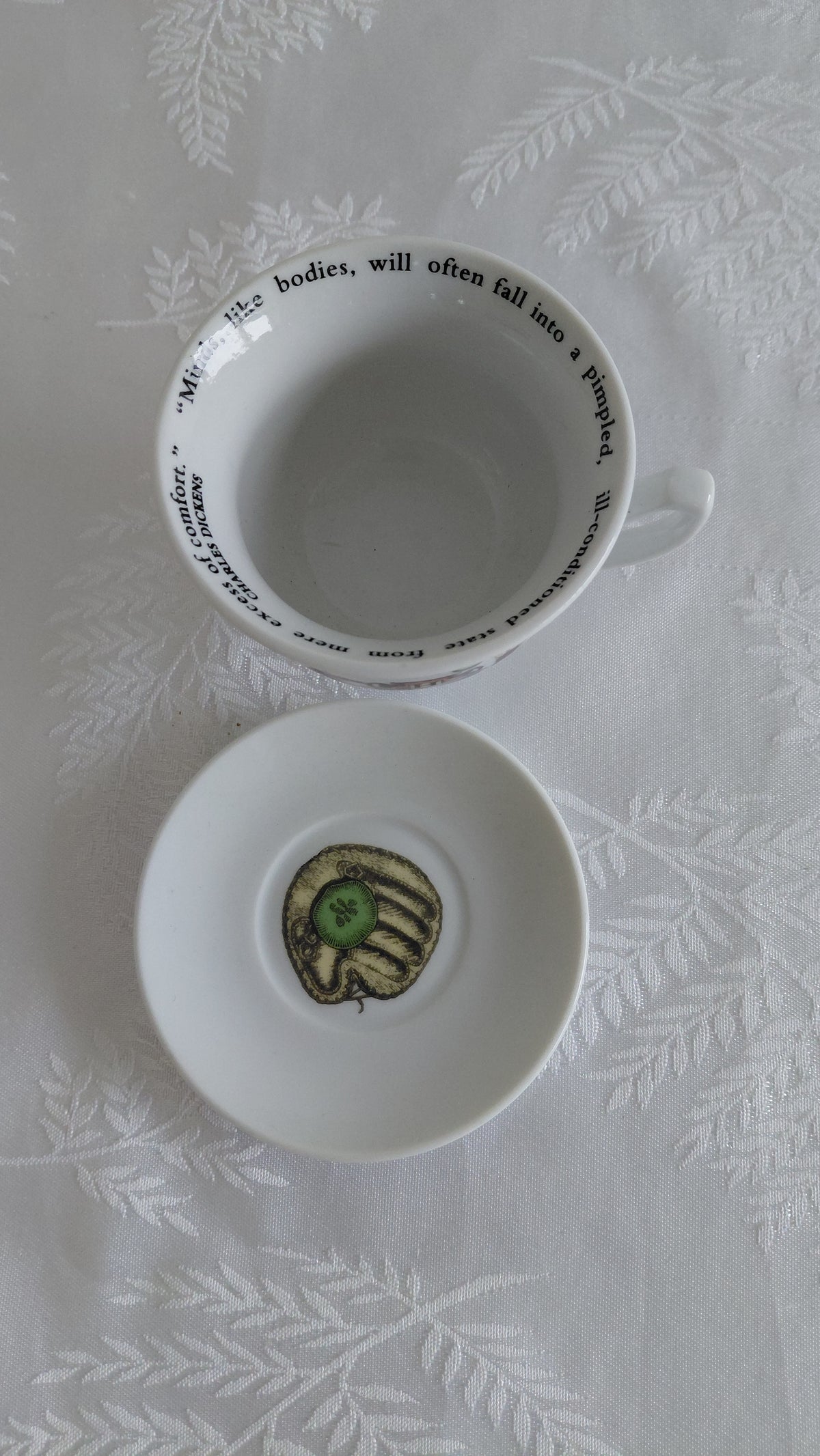 Breskur tebolli með undirskál með Charles Dickens þema,  Hendrick's Gin