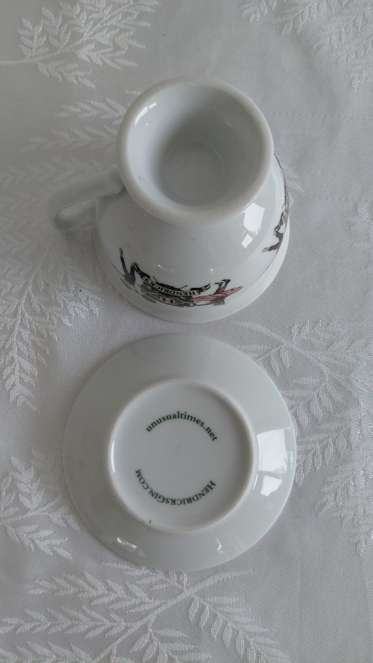 Breskur tebolli með undirskál með Charles Dickens þema,  Hendrick's Gin