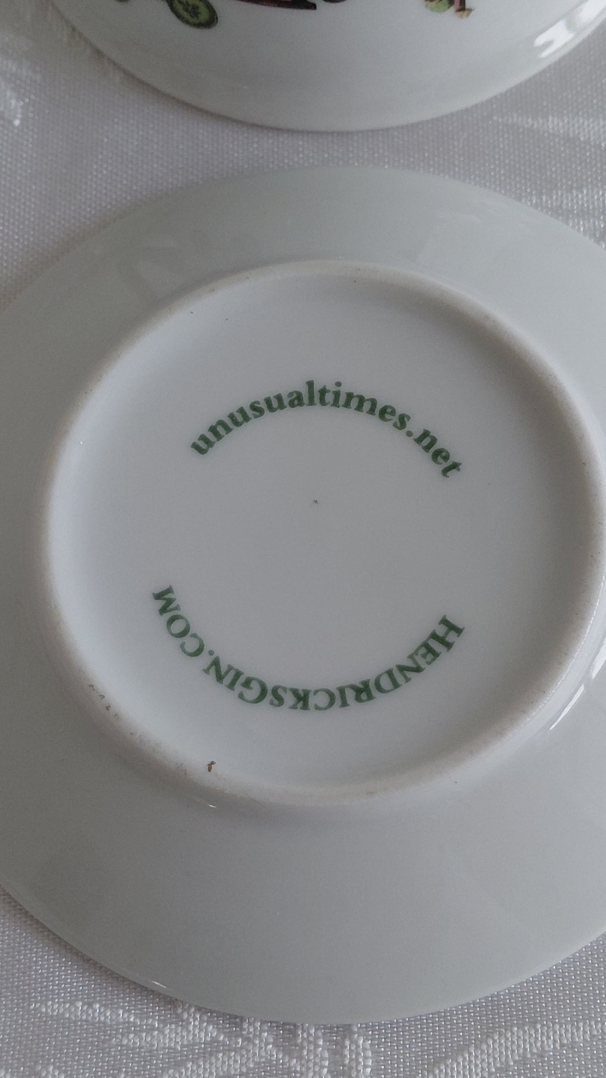 Breskur tebolli með undirskál með Charles Dickens þema,  Hendrick's Gin