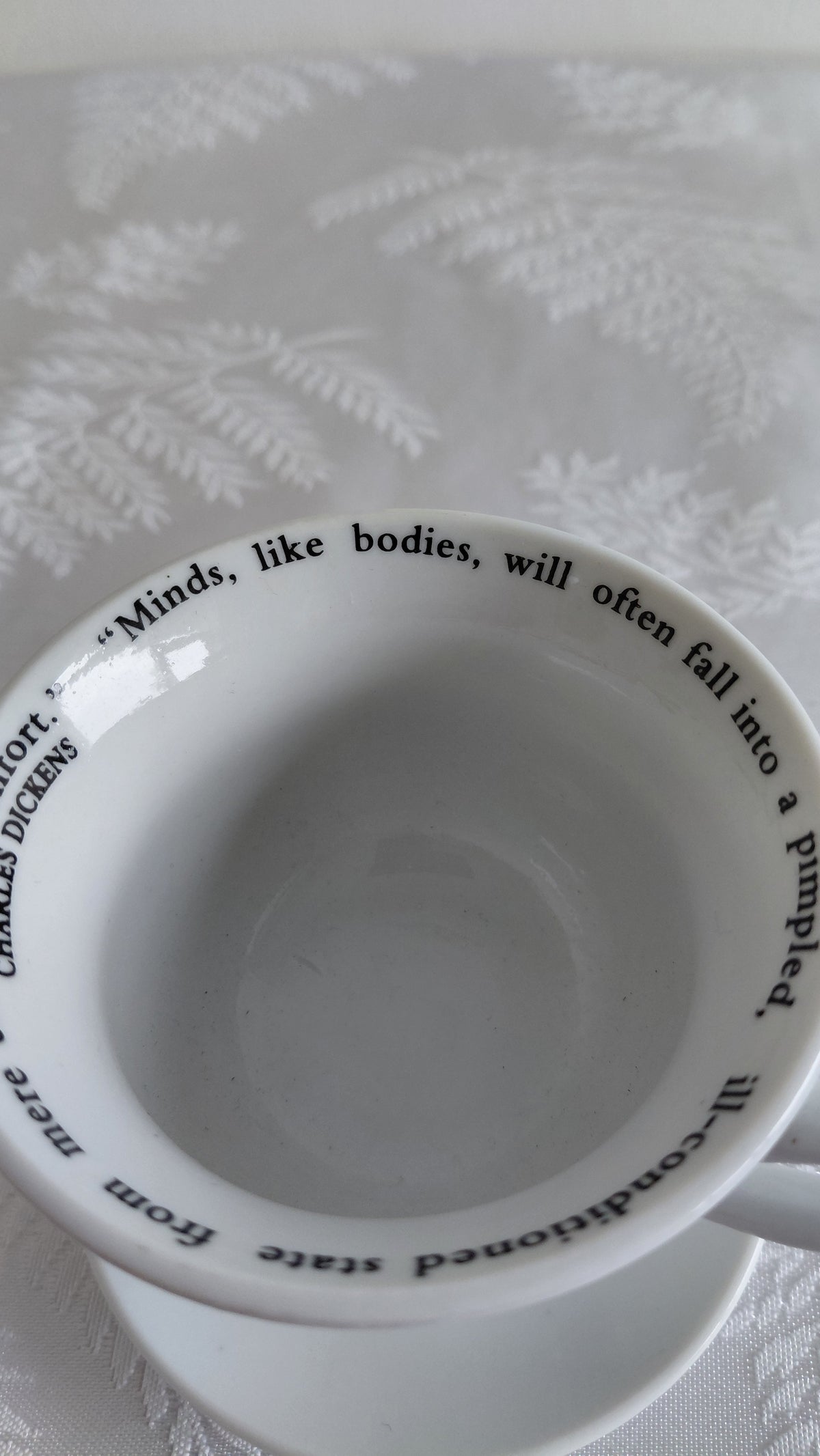Breskur tebolli með undirskál með Charles Dickens þema,  Hendrick's Gin