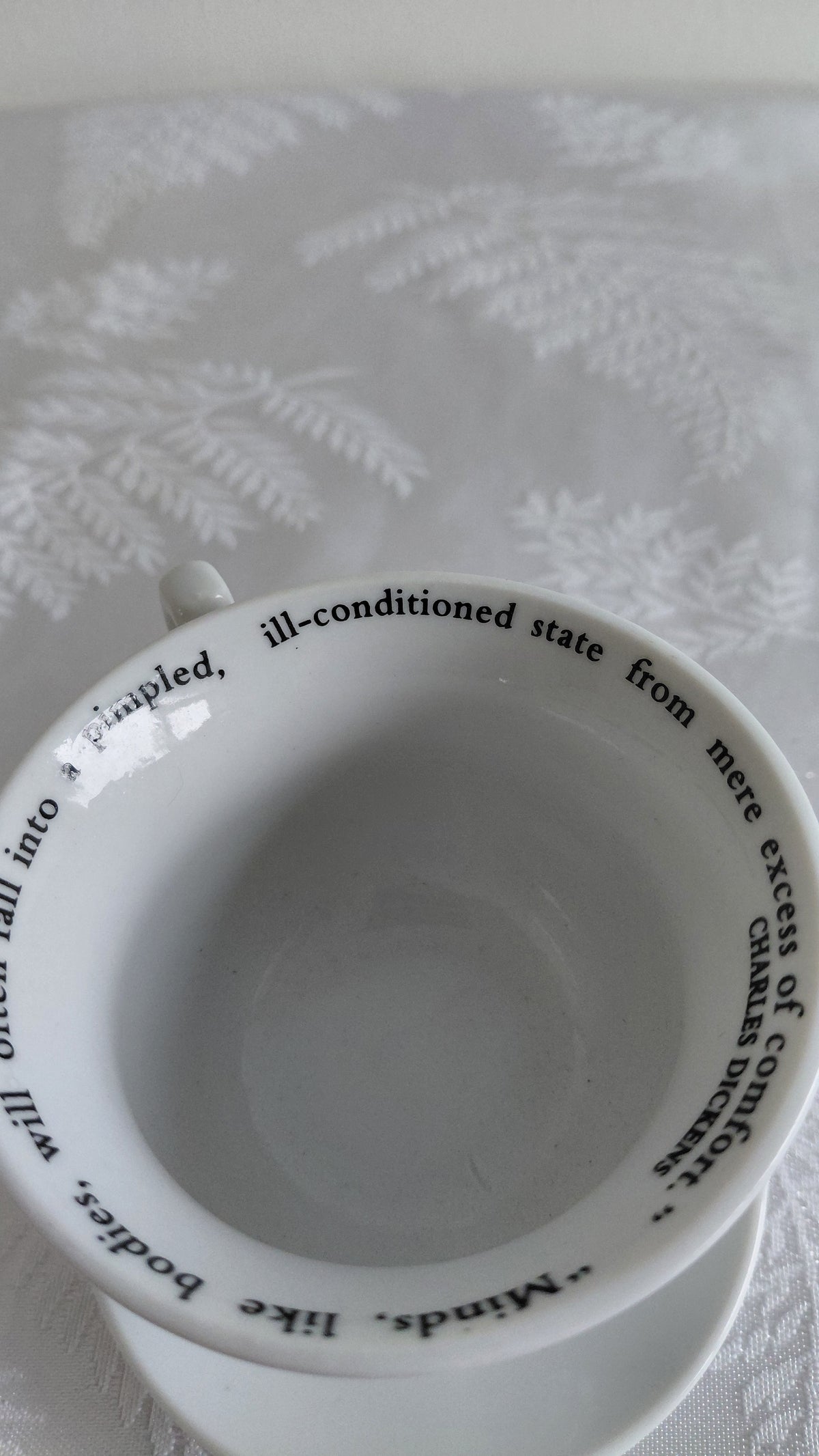 Breskur tebolli með undirskál með Charles Dickens þema,  Hendrick's Gin