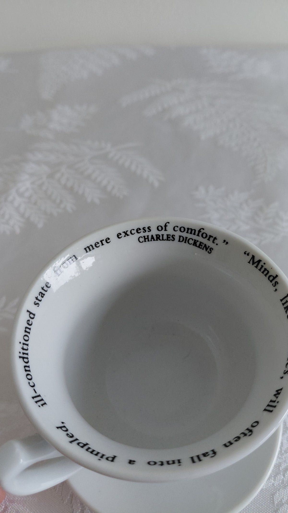 Breskur tebolli með undirskál með Charles Dickens þema,  Hendrick's Gin
