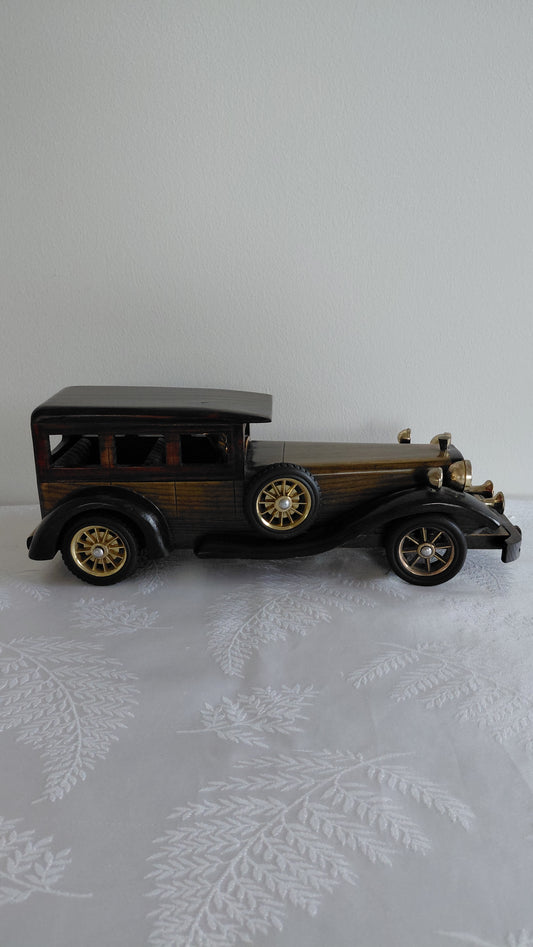 Módel af forn bíl úr við (L37.5 cm), Vintage
