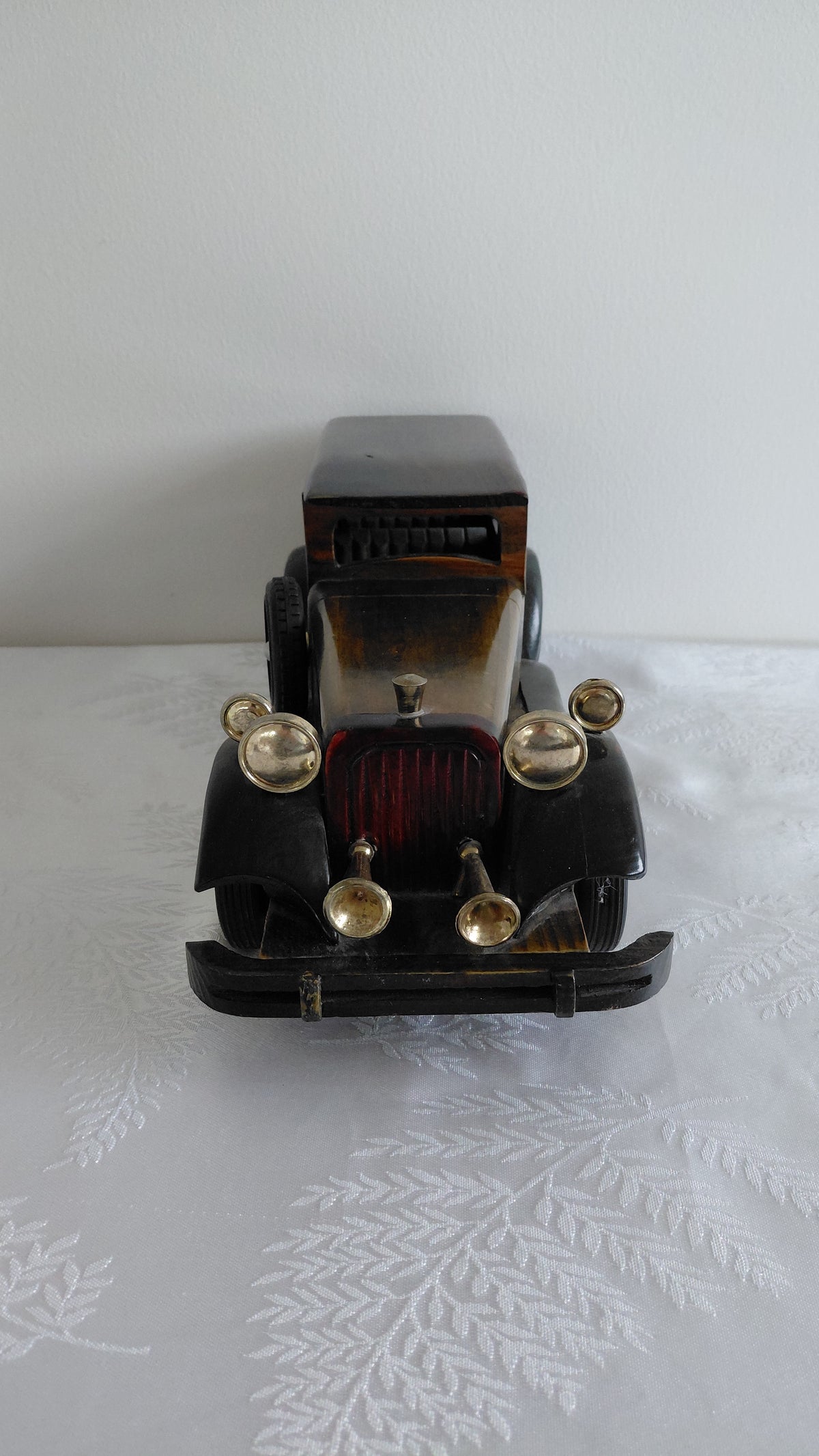 Módel af forn bíl úr við (L37.5 cm), Vintage