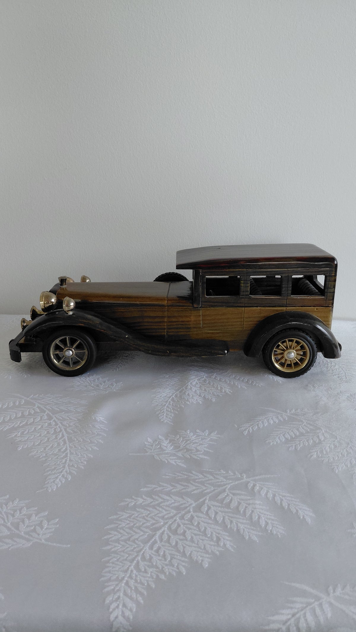 Módel af forn bíl úr við (L37.5 cm), Vintage