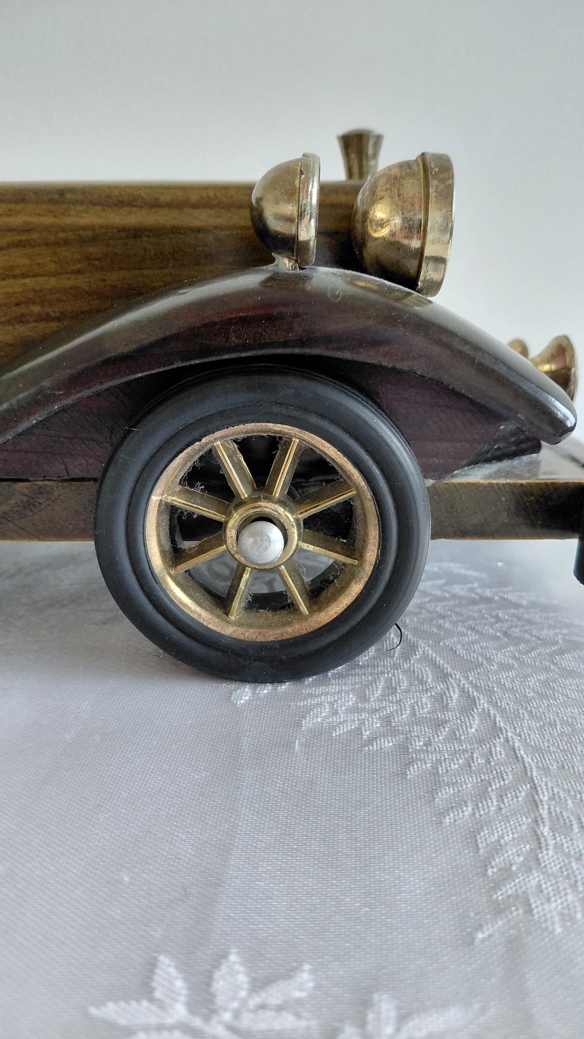 Módel af forn bíl úr við (L37.5 cm), Vintage