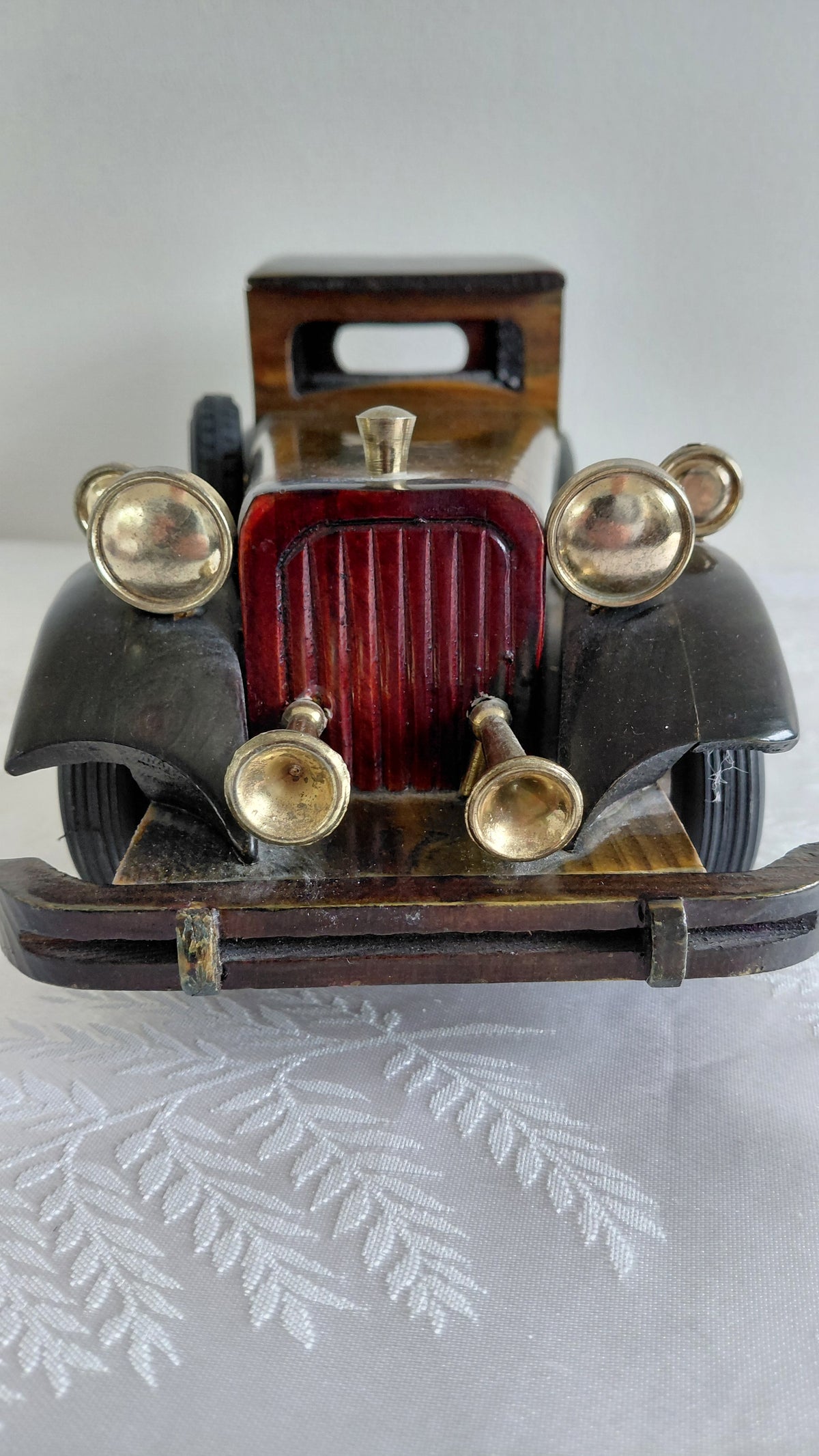 Módel af forn bíl úr við (L37.5 cm), Vintage