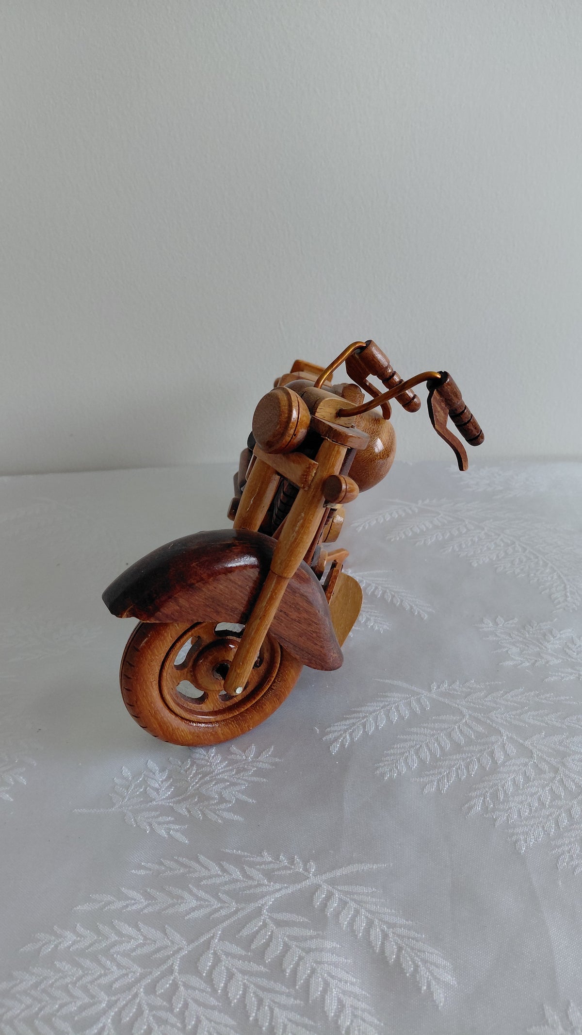 Módel af mótorhjóli chopper úr við (Lengd 34.5 cm), Vintage