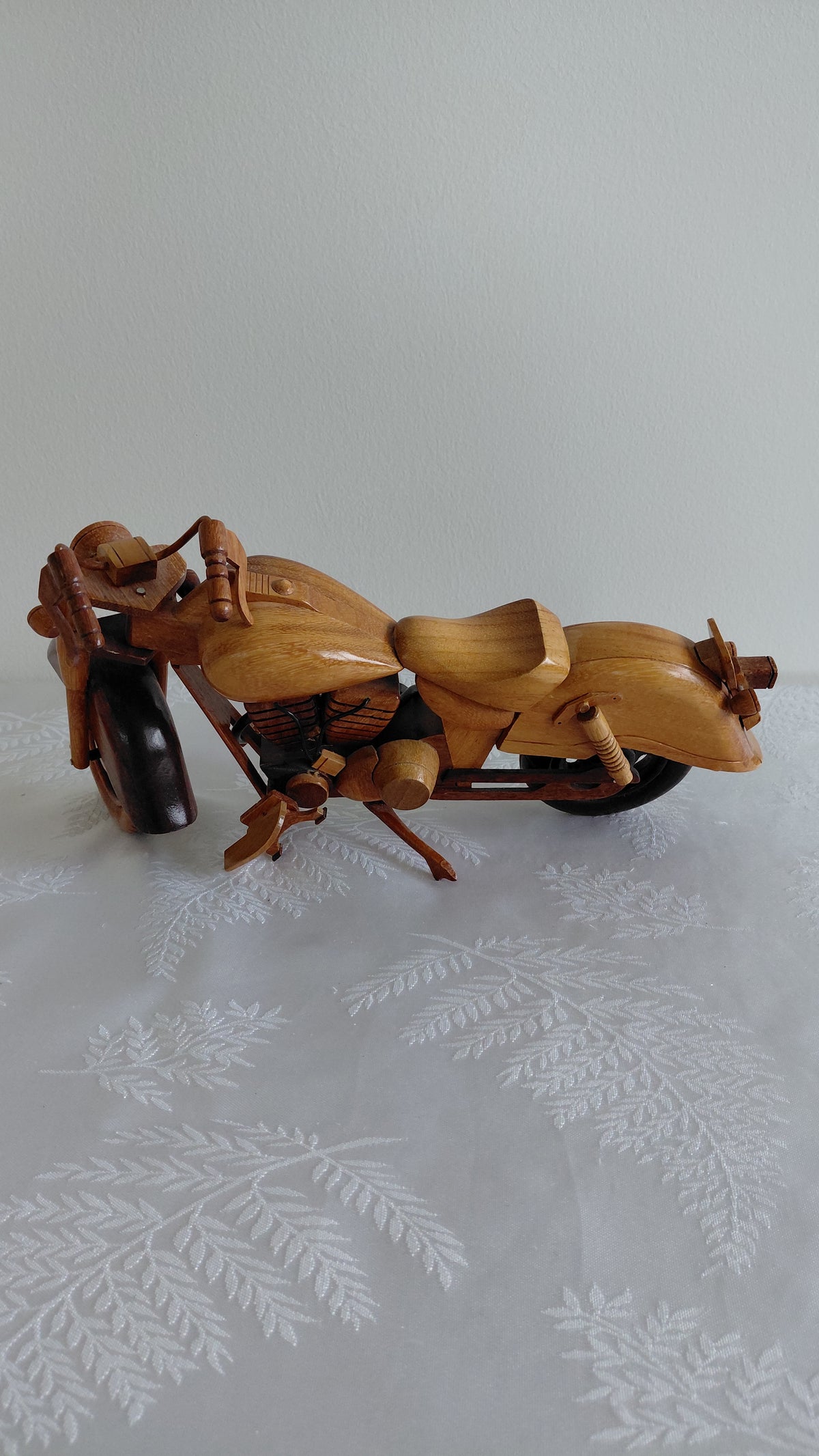 Módel af mótorhjóli chopper úr við (Lengd 34.5 cm), Vintage