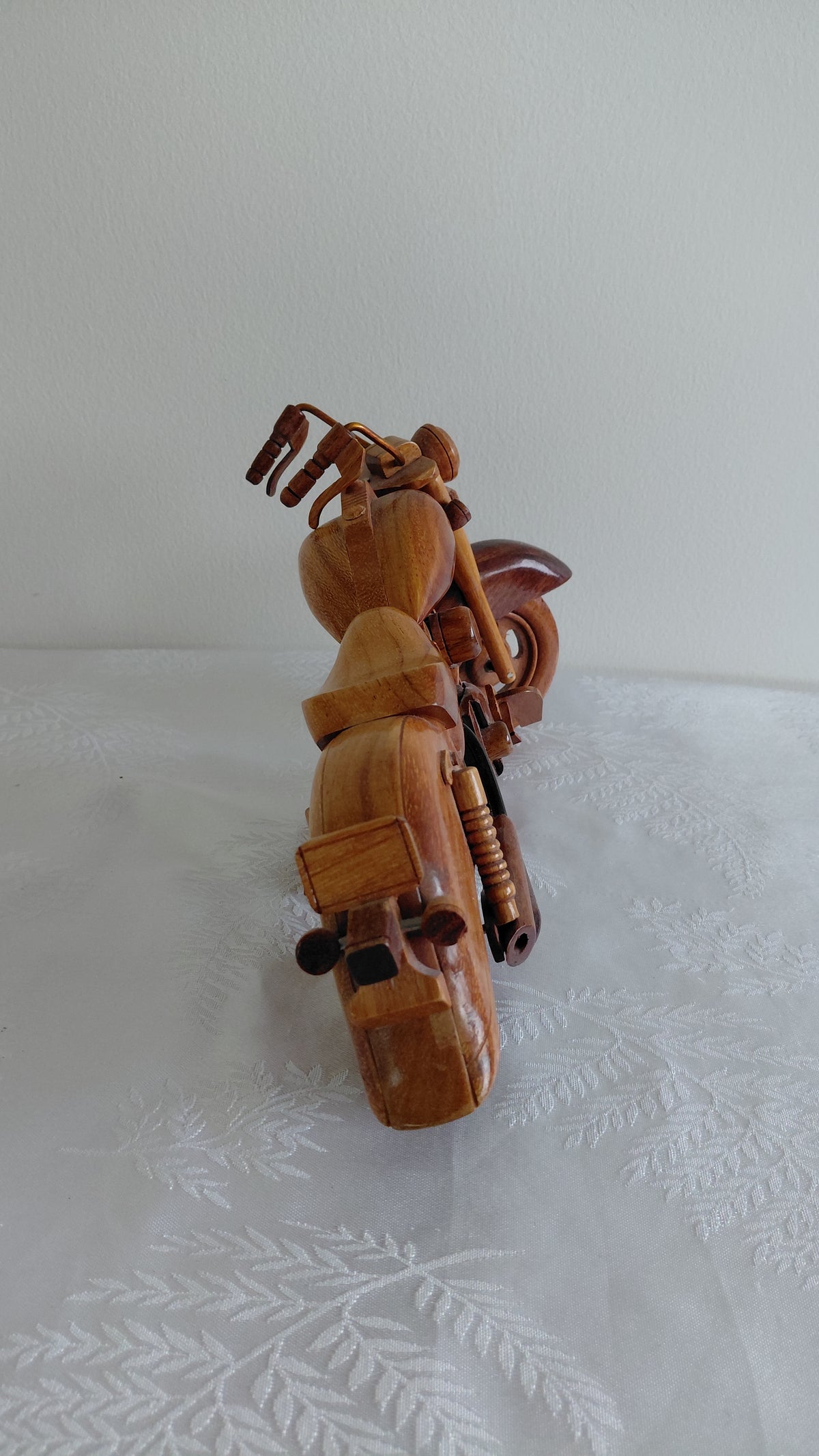 Módel af mótorhjóli chopper úr við (Lengd 34.5 cm), Vintage
