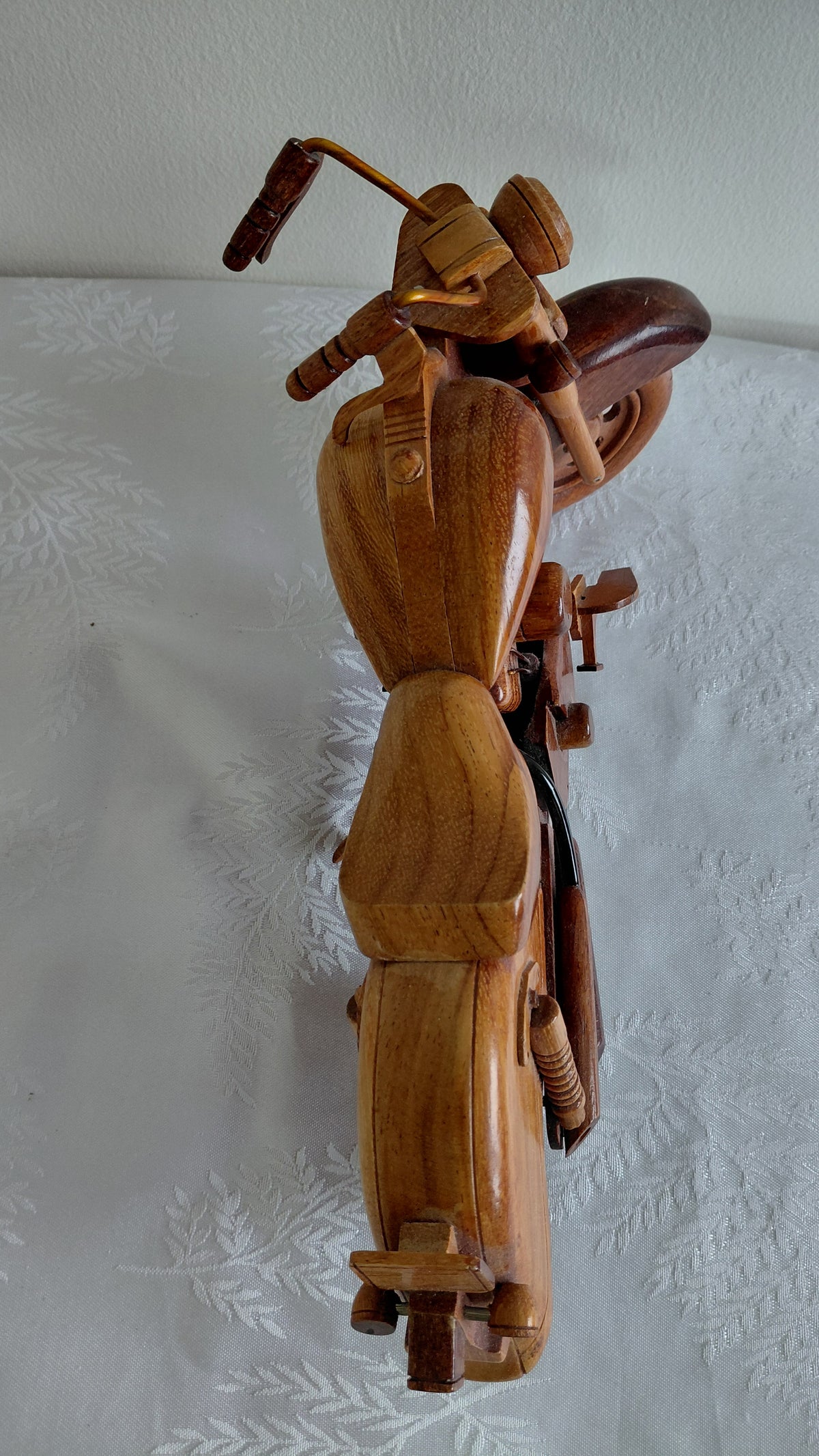 Módel af mótorhjóli chopper úr við (Lengd 34.5 cm), Vintage