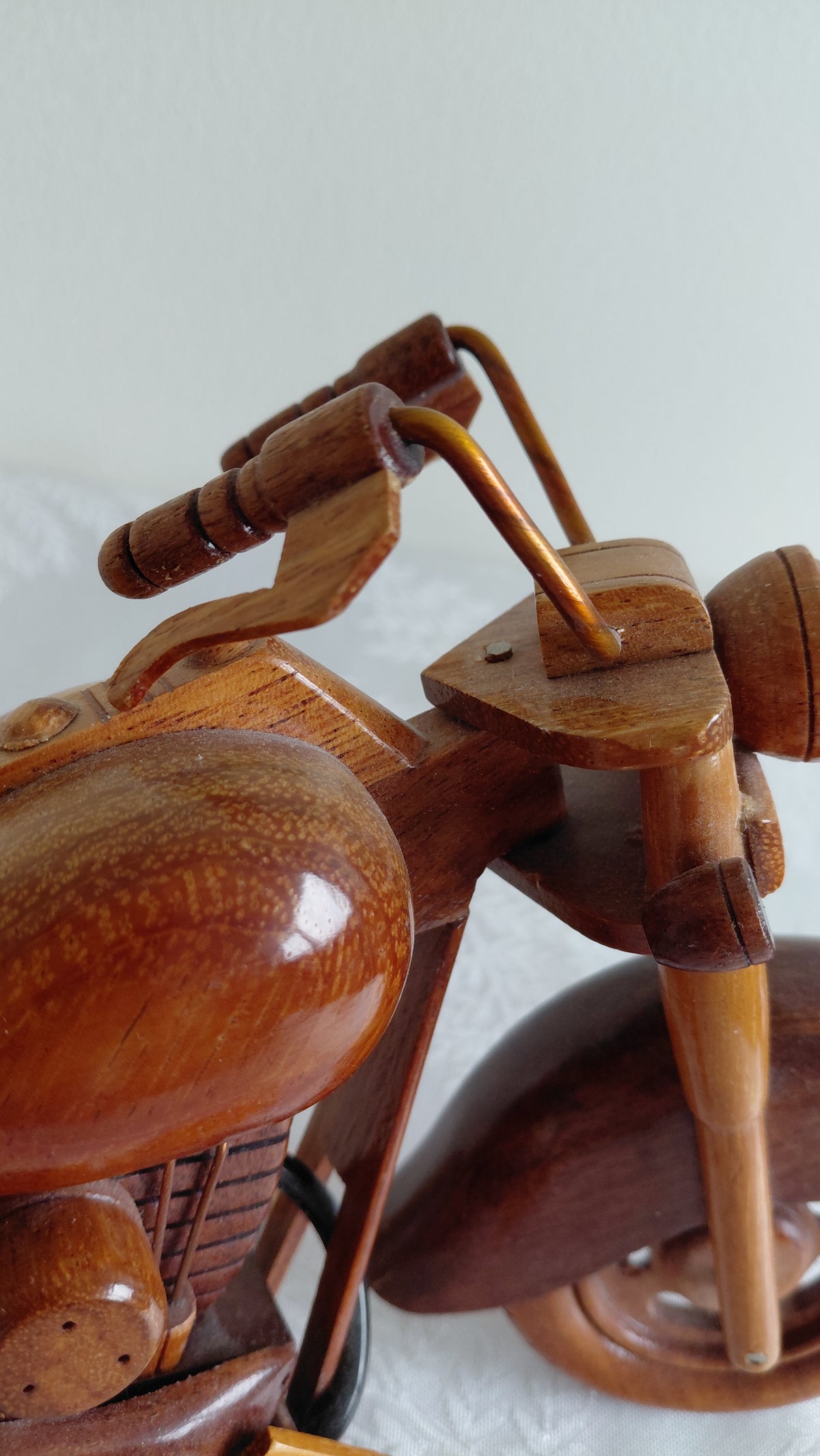 Módel af mótorhjóli chopper úr við (Lengd 34.5 cm), Vintage