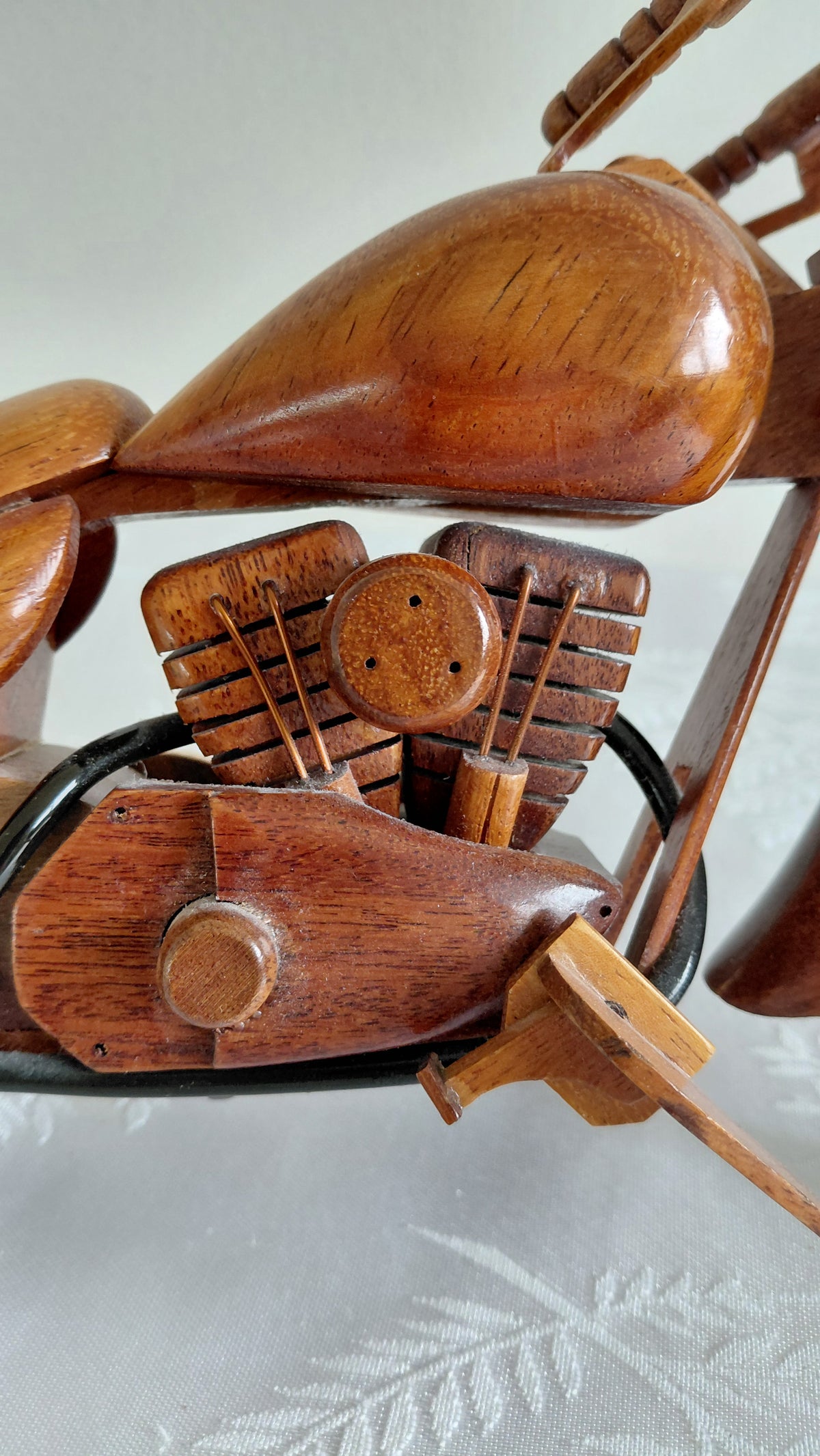 Módel af mótorhjóli chopper úr við (Lengd 34.5 cm), Vintage