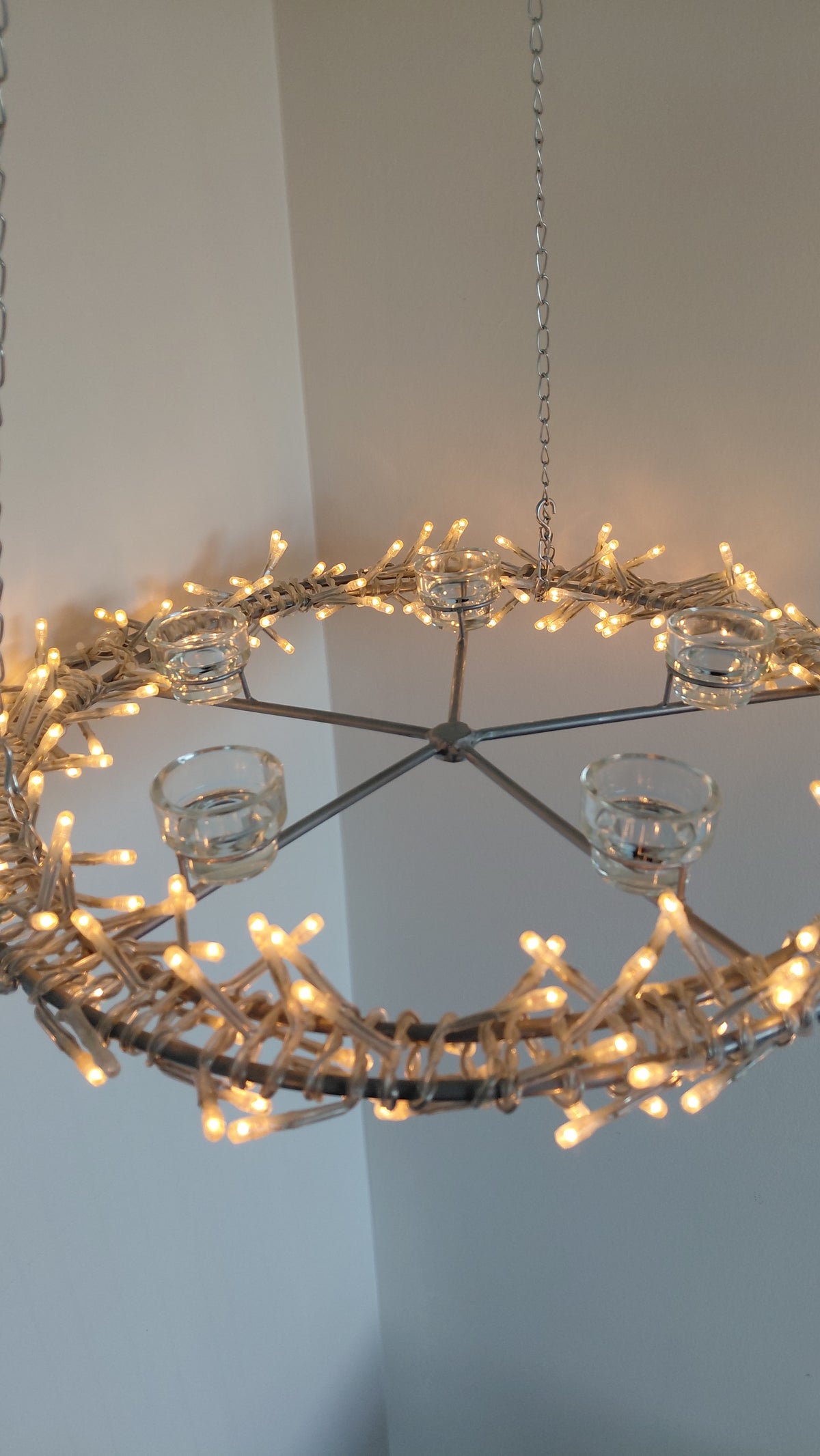 Led ljósakrans með sprittkertastjökum (Ø49 cm)