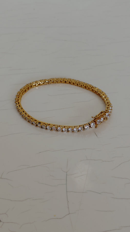 Armband með steinum