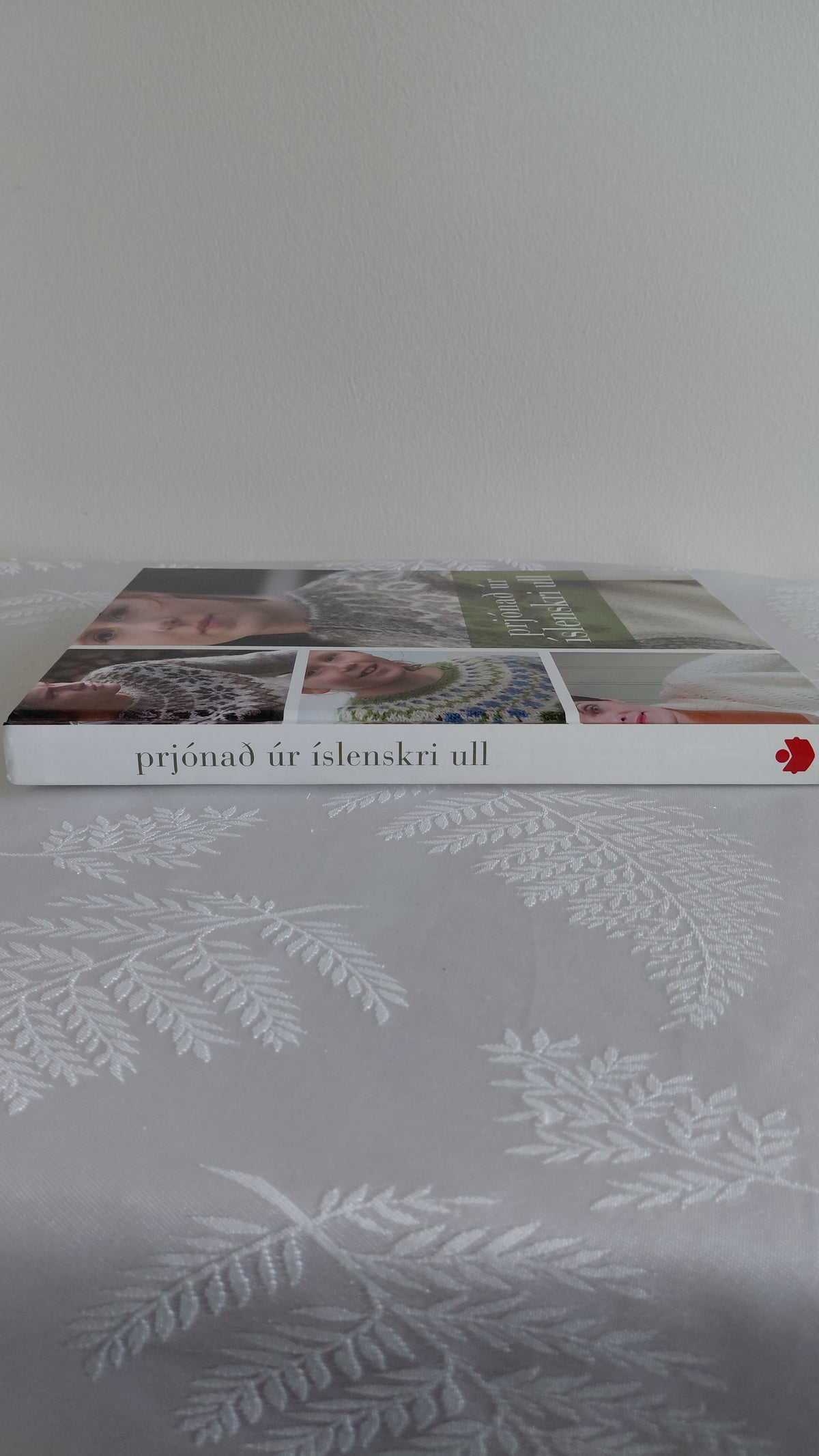 Prjónað úr íslenskri ull (2011) prjónabók, Ístex