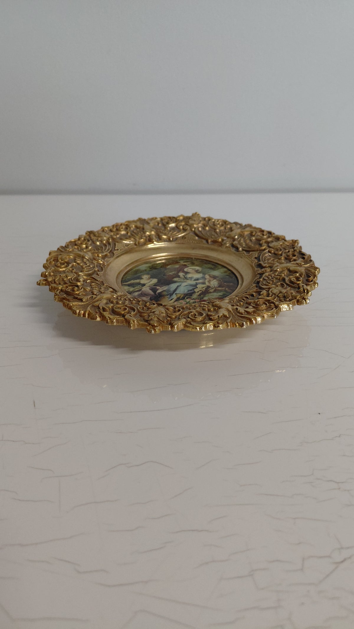 Gylltur platti í rokokó stíl (Ø15 cm), Vintage